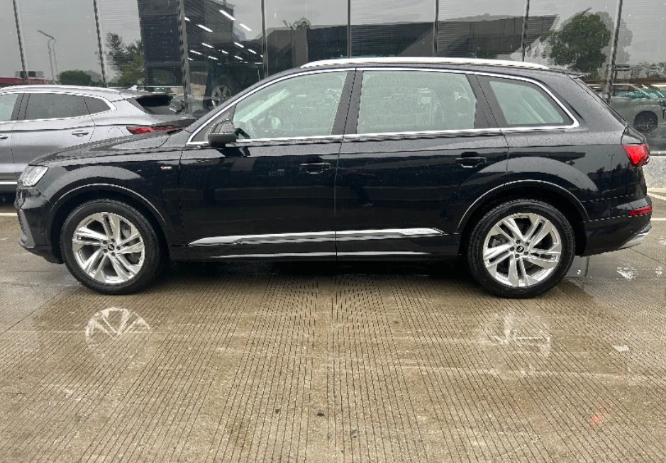 Немецкие Audi Высокопроизводительные большие подержанные автомобили SUVQ7 продаваемые на китайском рынке