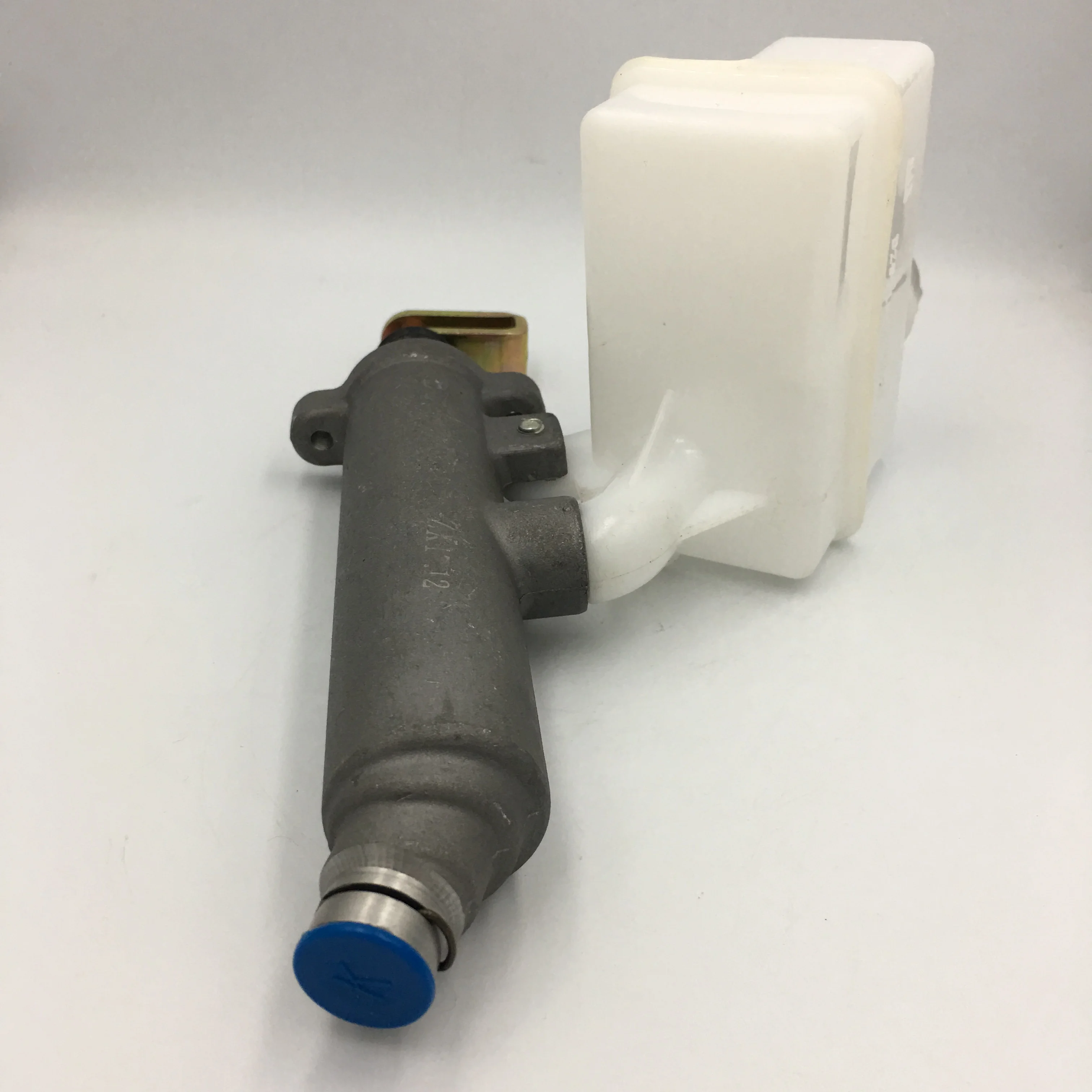 Hot selling high quality truck accessories clutch master pump suitable model DELONG M3000