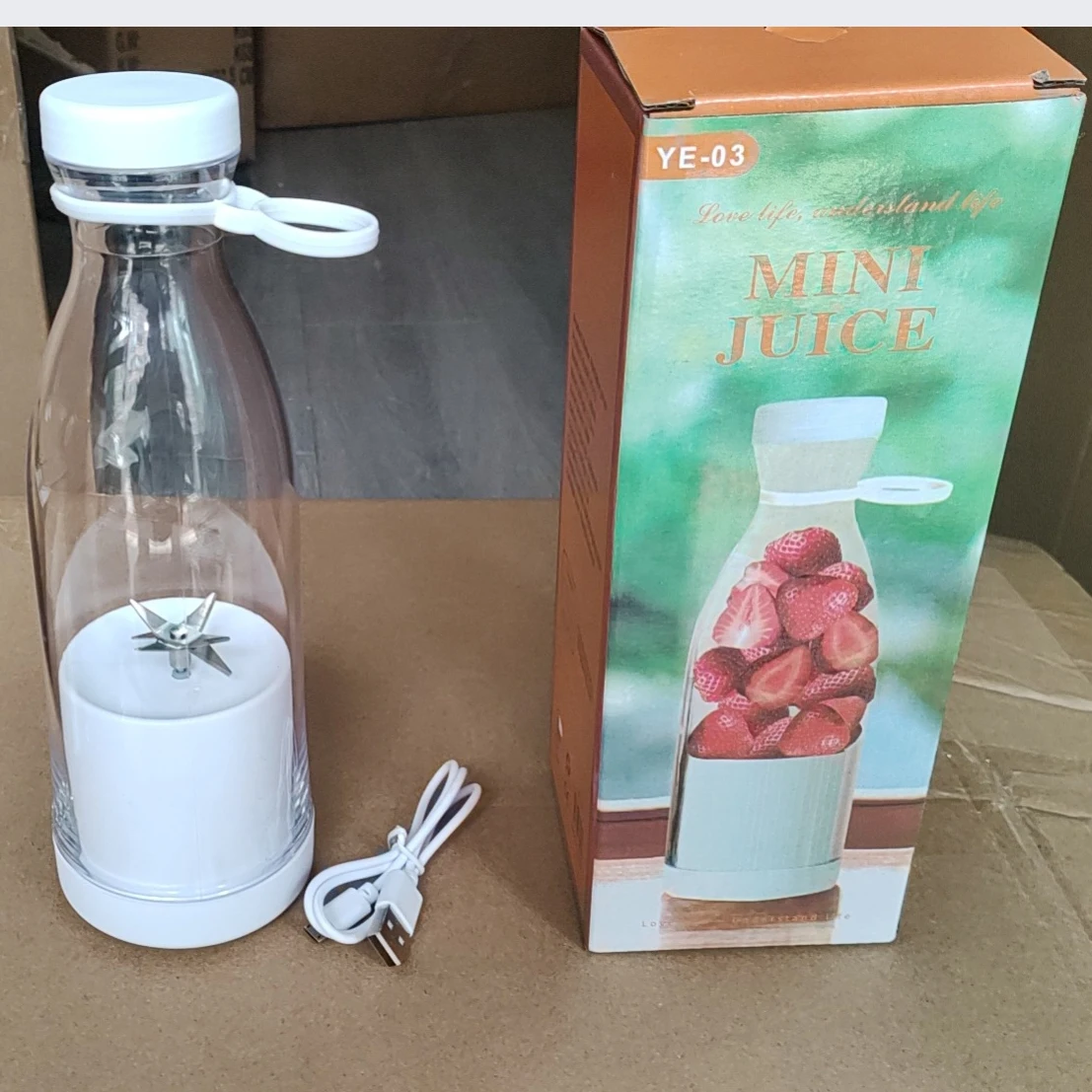 DD1554  Portable 6 Blades Electric Mini Juicing Bottle Home USB Squeezer Wireless Rechargeable Fruit Juicer Cup Blenders