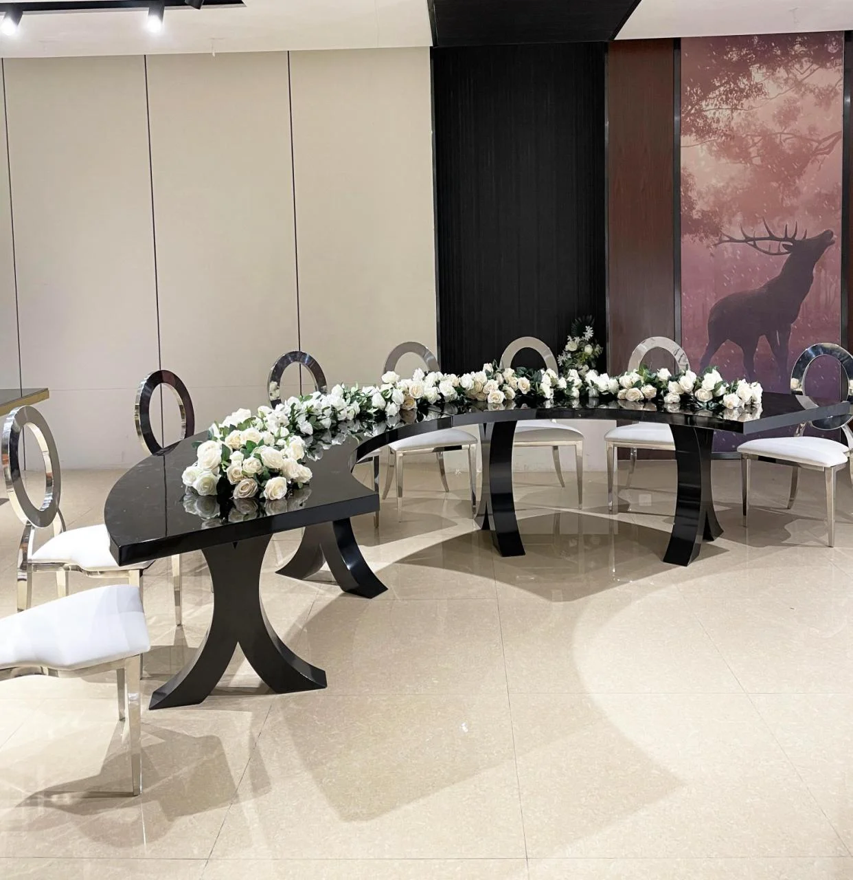 Factory Price Diamond Crush Furniture Glass Mirrored Clear Gold Wedding half moon Serpentine table