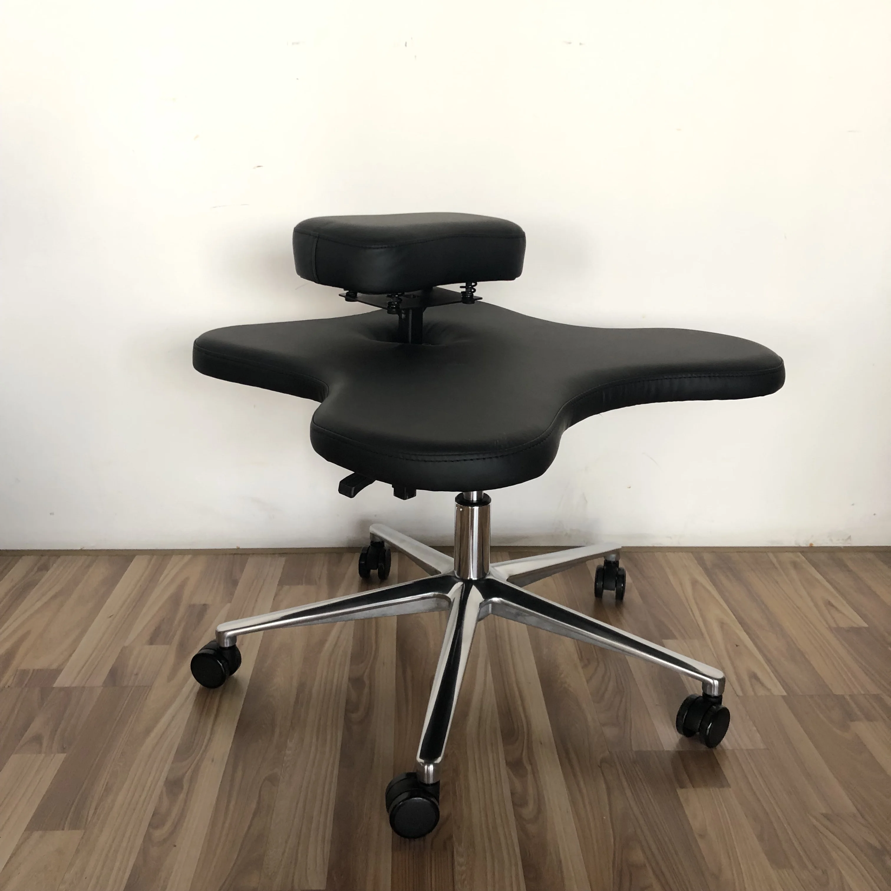PU Leather Office Cross-Legged Kneeing Chair For Yoga Lovers, Fitness Fanatics And Those With Back Or Leg Pains