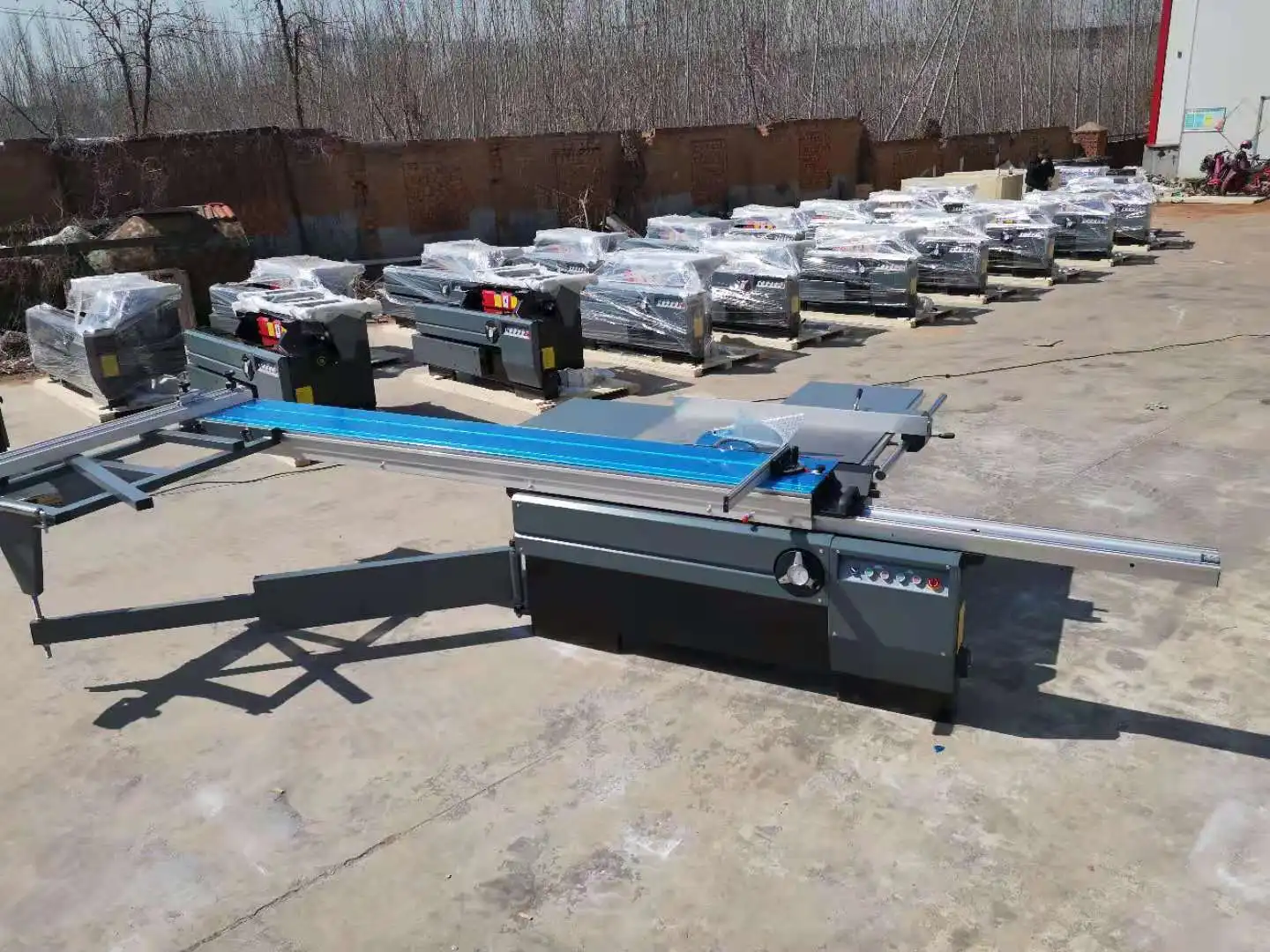 Конкурентоспособная цена, деревообрабатывающее оборудование, горизонтальный станок, скользящая панельная пила