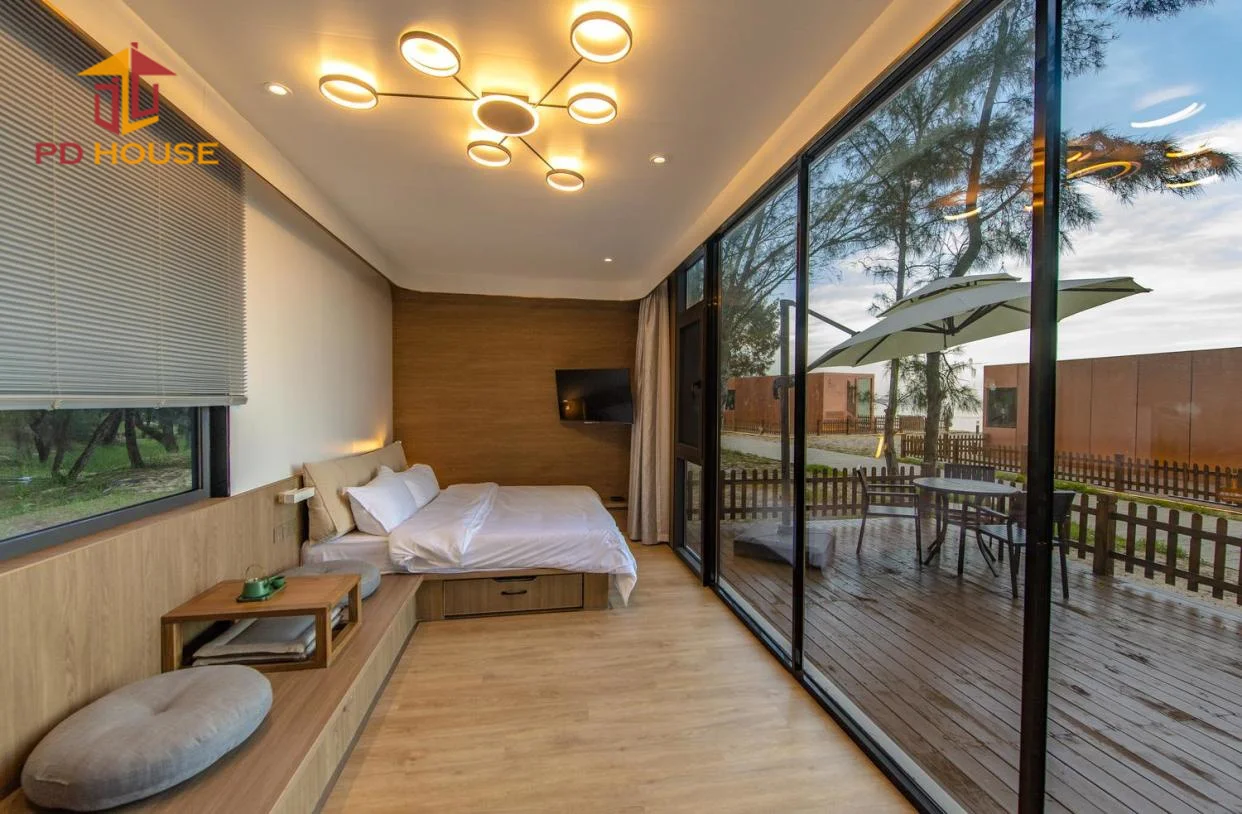 Factory Direct supply of modern luxury prefabricated modular easy assembly 20ft 40ft character glass mirror container houses