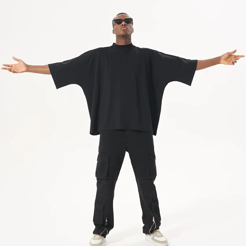 Хлопковая укороченная футболка большого размера с круглым вырезом и принтом