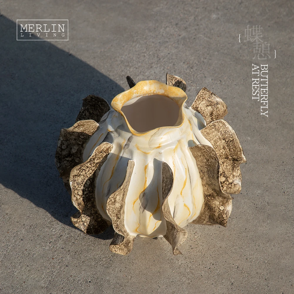 Merlin Living Hand Painting vase ceramic decoration Artistic butterfly tabletop vase Chaozhou Ceramic Factory Wholesale