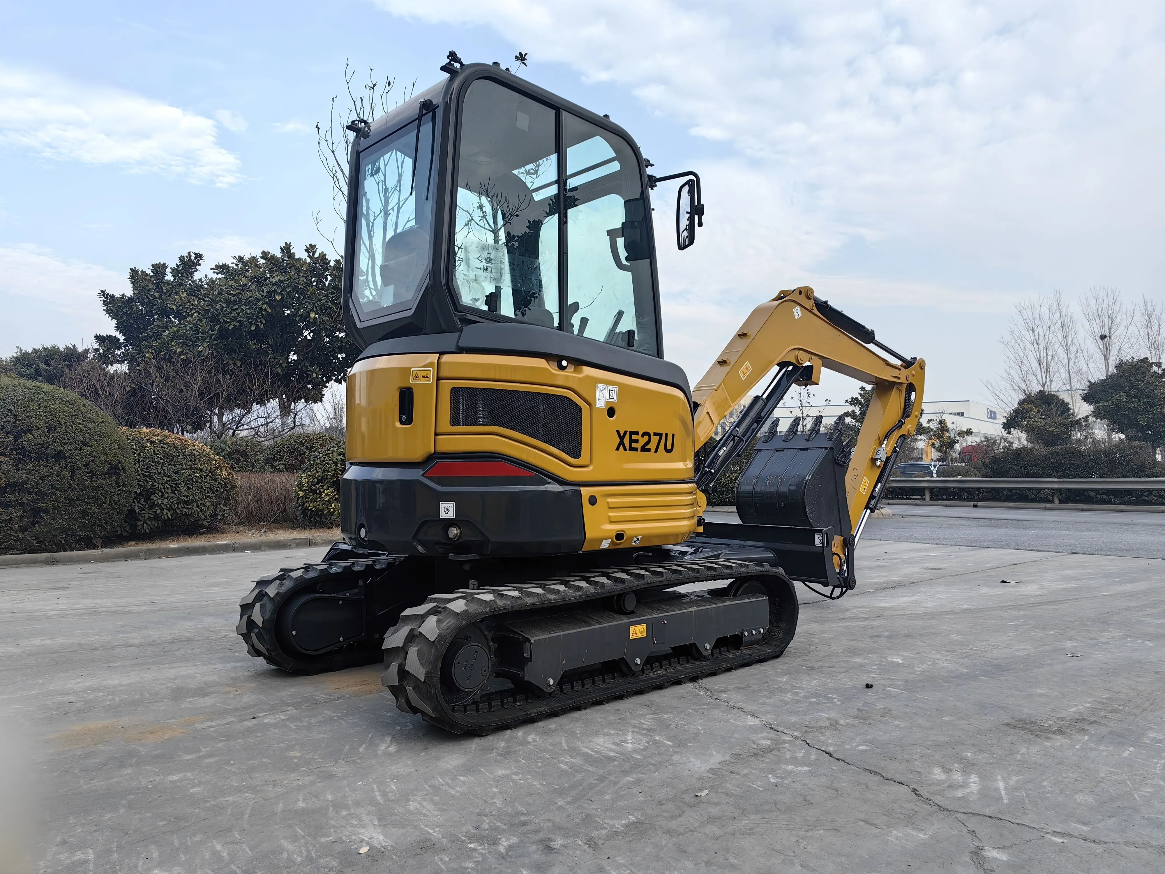 Mini 2.7 ton 3 ton excavator with cabin and heater from China TOP 1 brand new mini excavator XE27U