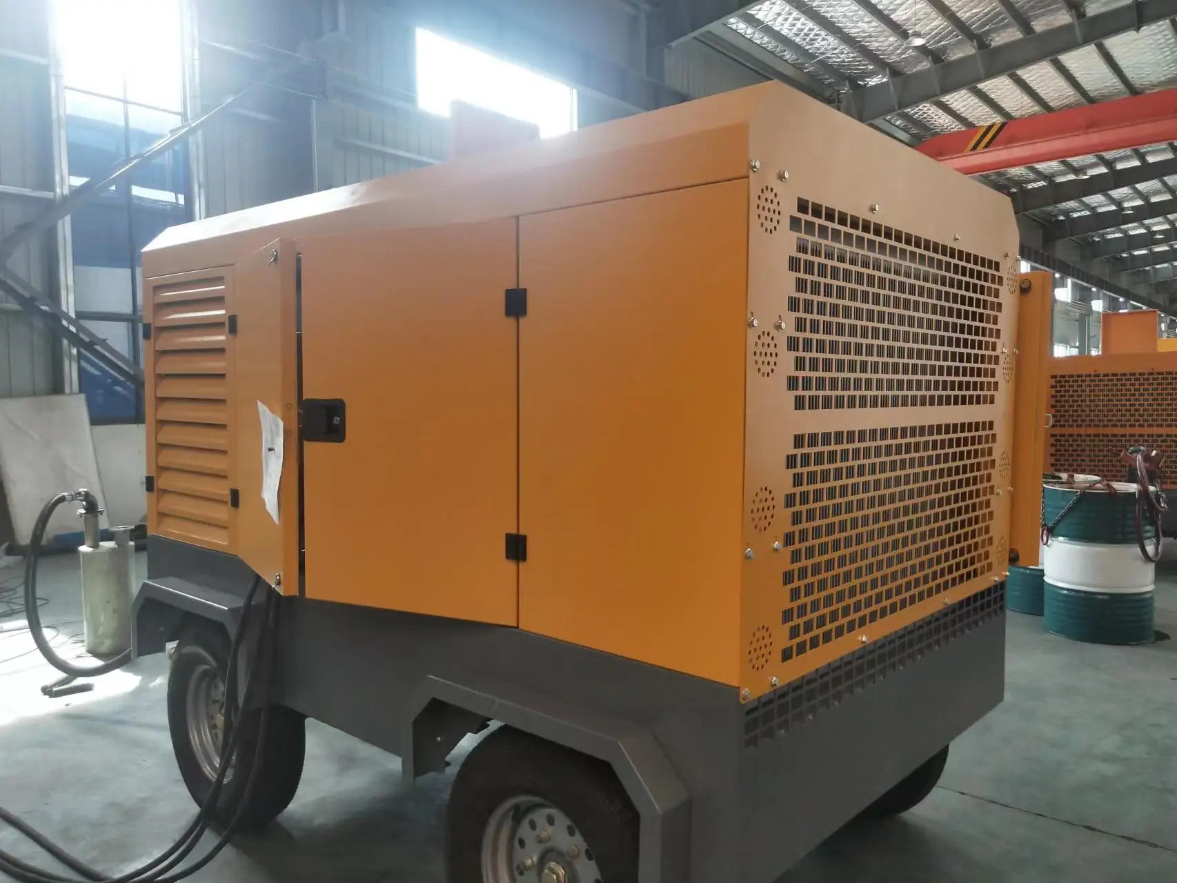 China factory 73.5KW portable rotary screw air compressor 4 cylinder engine for for Urban Construction