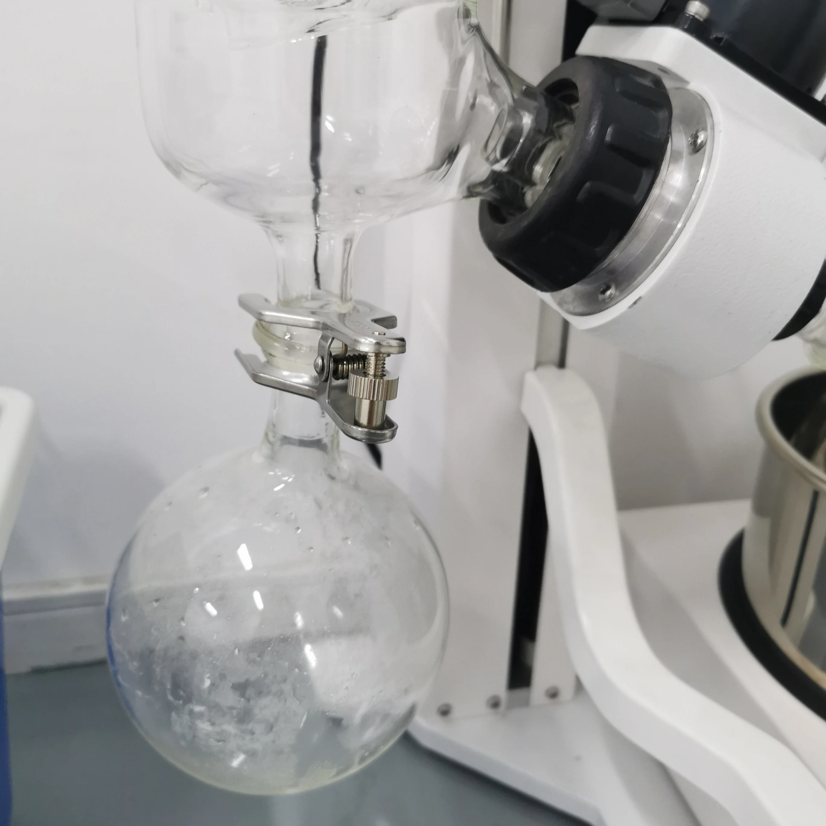 Lab rotary evaporator Manufacturer Direct Selling 3L manual lift for precise positioning of the glassware Rotary evaporator