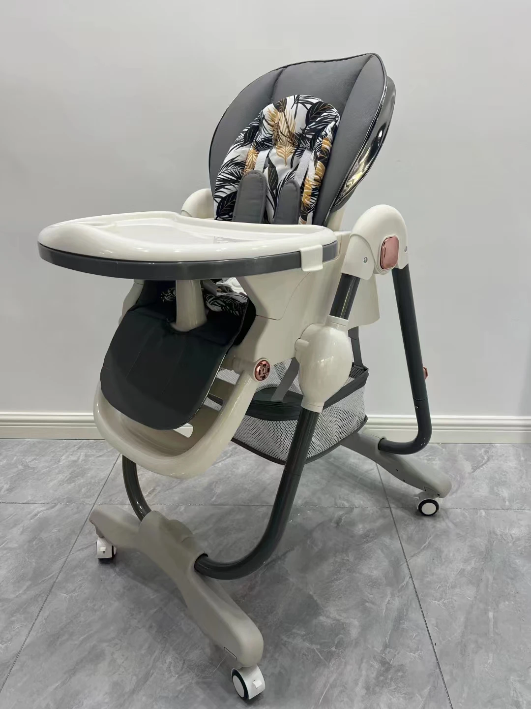 Luxury indoor multi-functional baby dining chair with universal wheel back adjustment child feeding chair