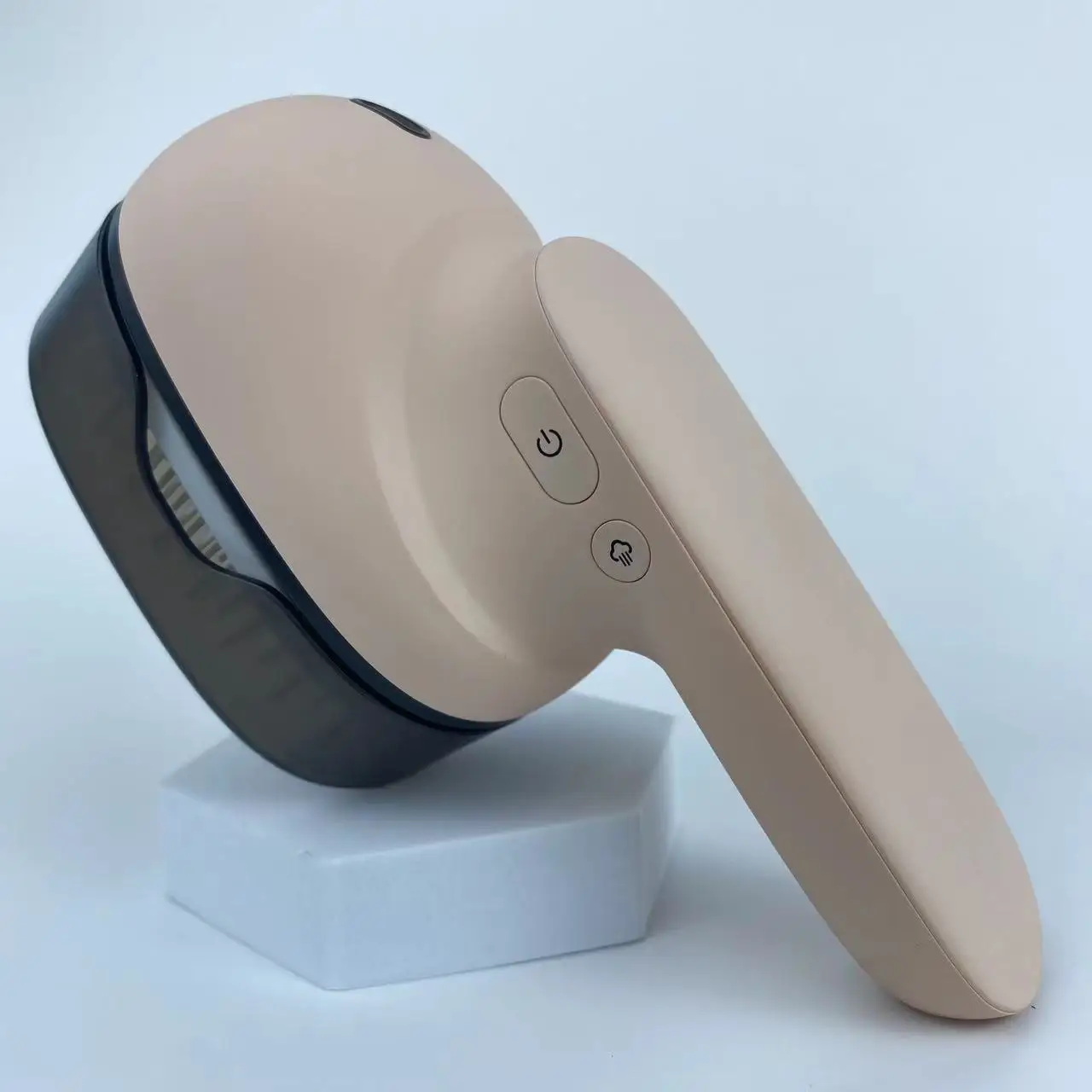 Rechargeable scalp massager brush with red light stimulation and oil atomization technology