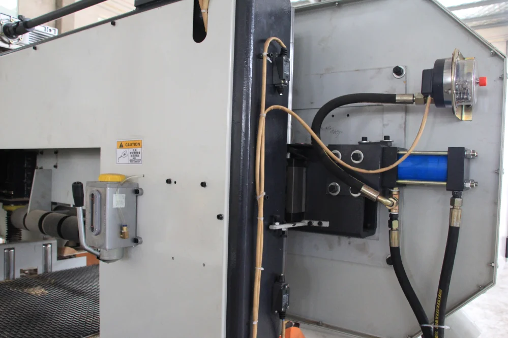 Automatic band saw machine HHG650 Horizontal bandsaw saw machines