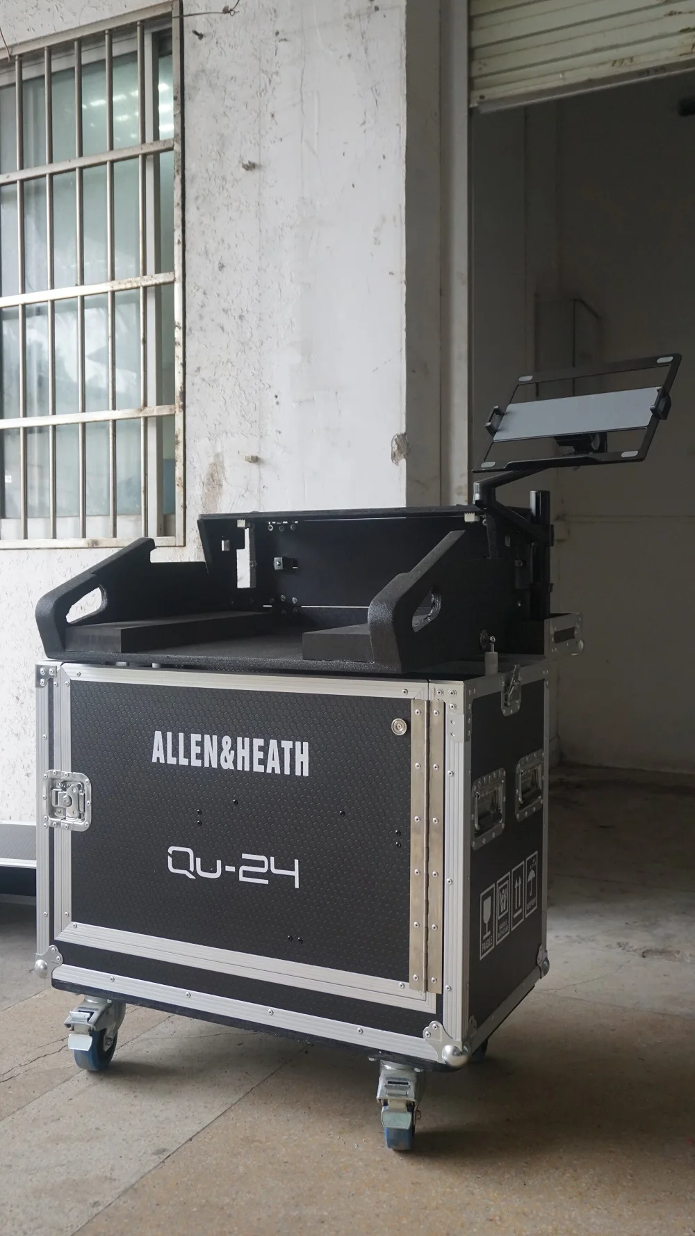Flight road mixing console mixer flip case for SQ-7 QU-16 QU-24 QU-32