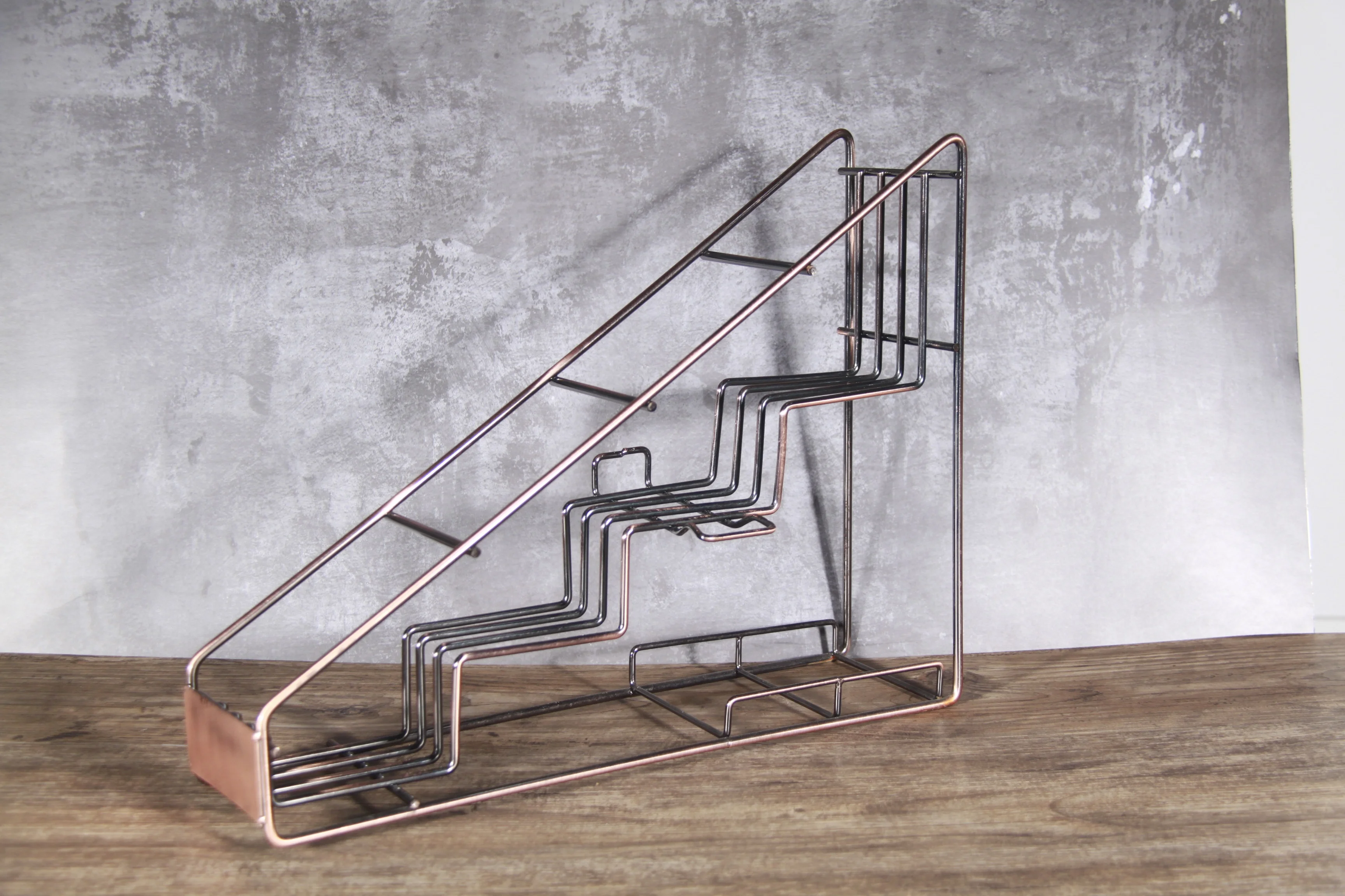 Прочный Четырехслойный Многофункциональный демонстрационный стеллаж для стеклянных бутылок металлический хранения сиропа Moline или сахарной бутылки