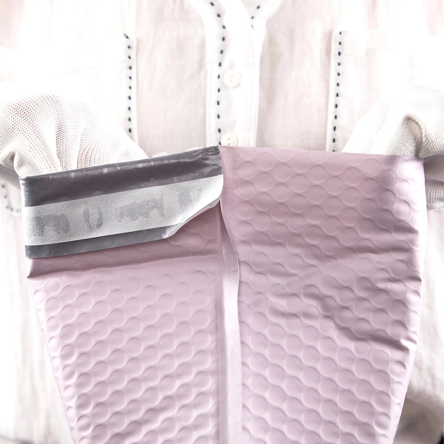 Wholesale RTS Light Purple Envelope Packaging Metallic Bubble Mailer Envelopes Shipping Luxury Holographic Packaging