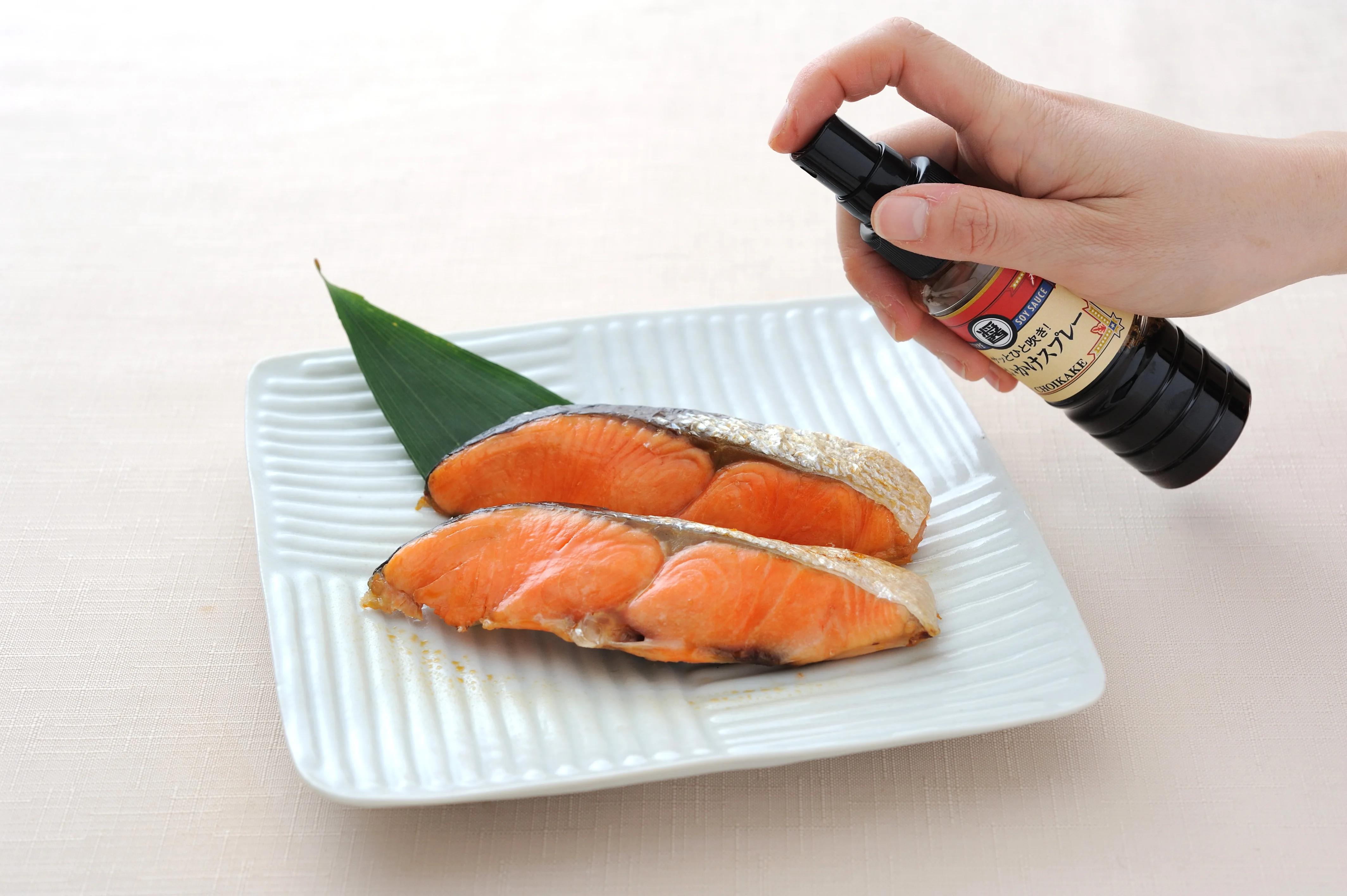 Outdoor 80ml plastic soy sauce oil spray bottle olive oil soy sauce rapeseed oil