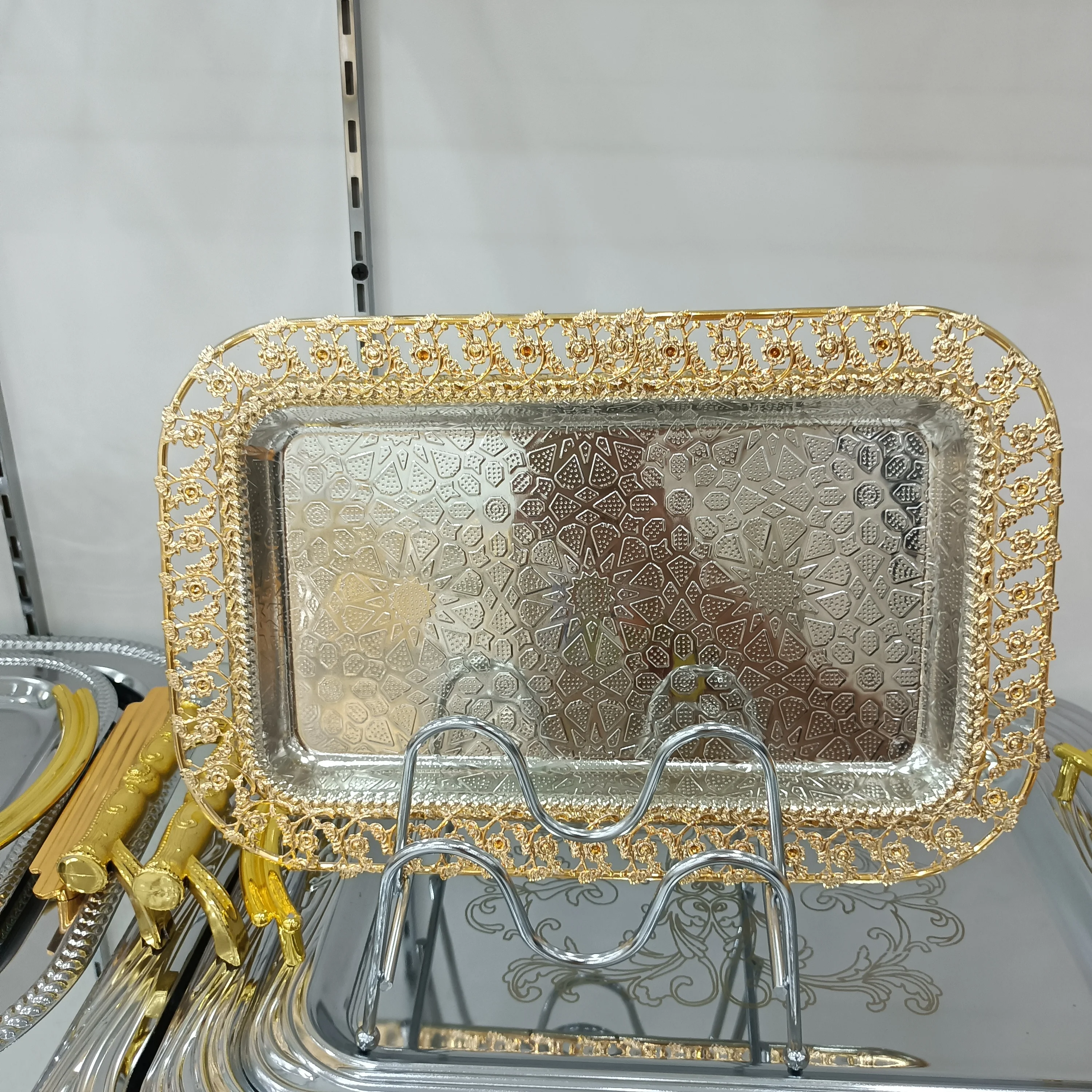 Antique Gold High Quality Decorating Metal Plate Rounded Handmade Finishing Moroccan Food Serving Tray