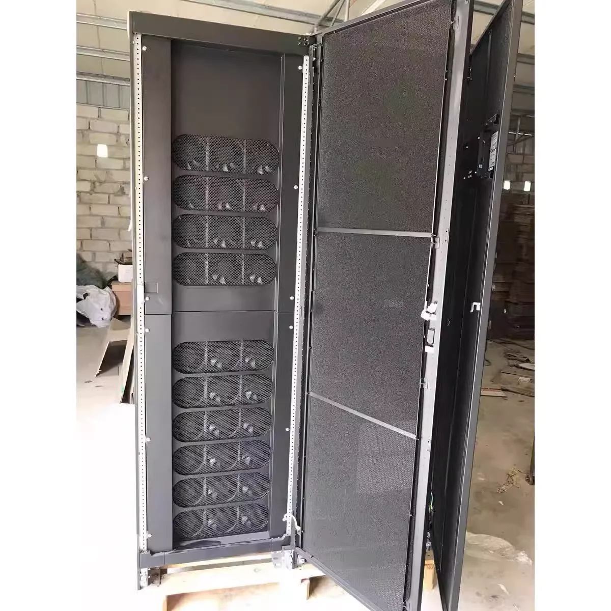 Hua wei UPS5000-A-600K-F600-SC UPS5000-A-600K-FC UPS5000-A 600kVA three phase four wire system,380V UPS Power Supply