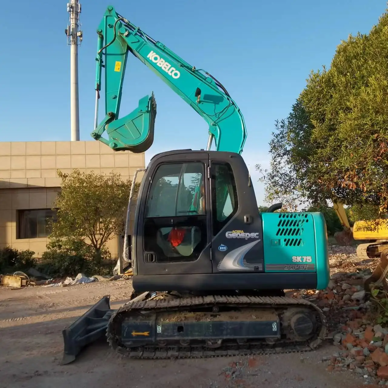 Low Price Used Kobelco Sk75 Crawler Excavator For Sale/ Used Excavator Kobelco Sk200 Excavator Japan