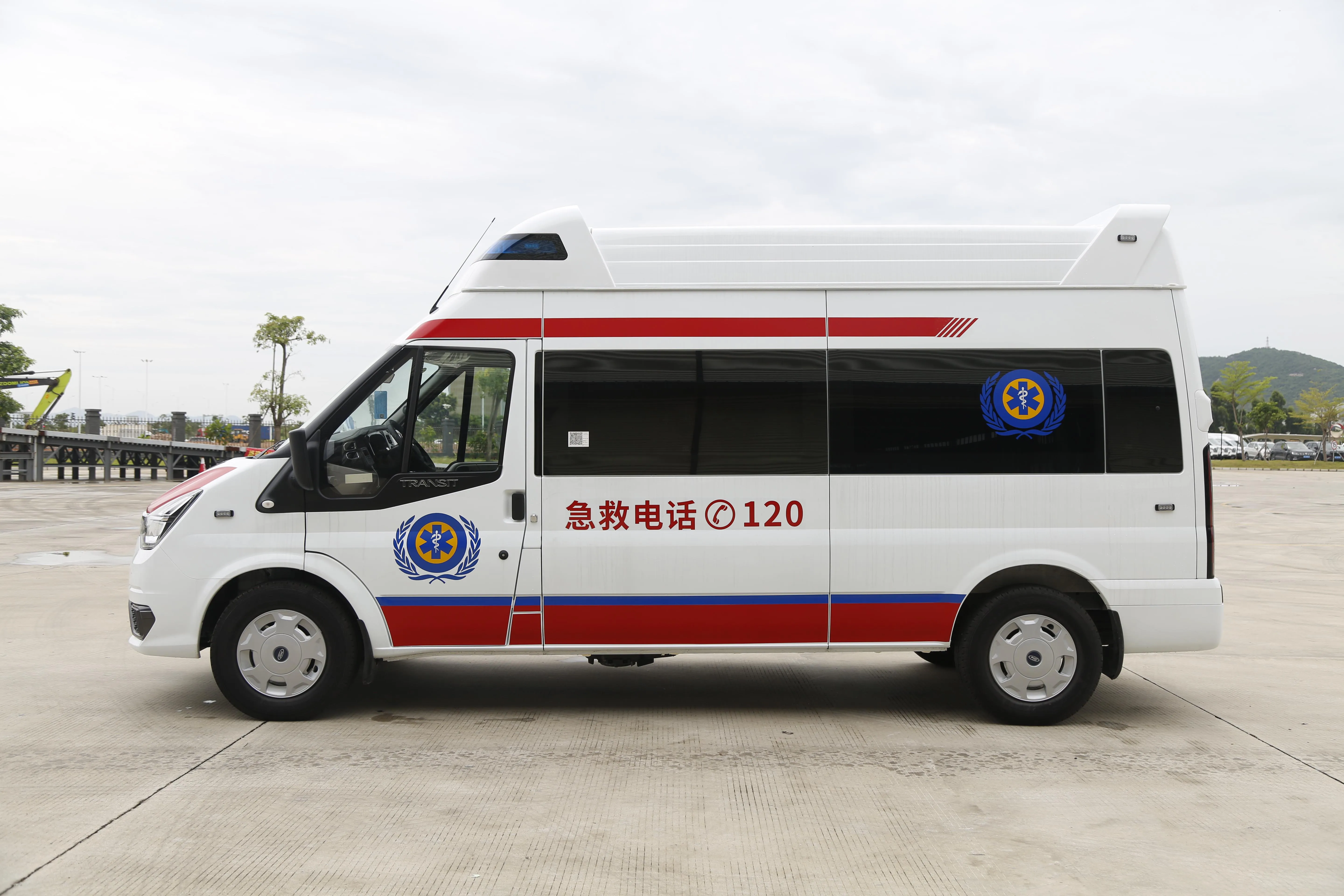 High Quality Monitoring ICU Medical Hospital Ambulance Emergency Vehicle Transit V348 PRO Ambulance Car for exporting