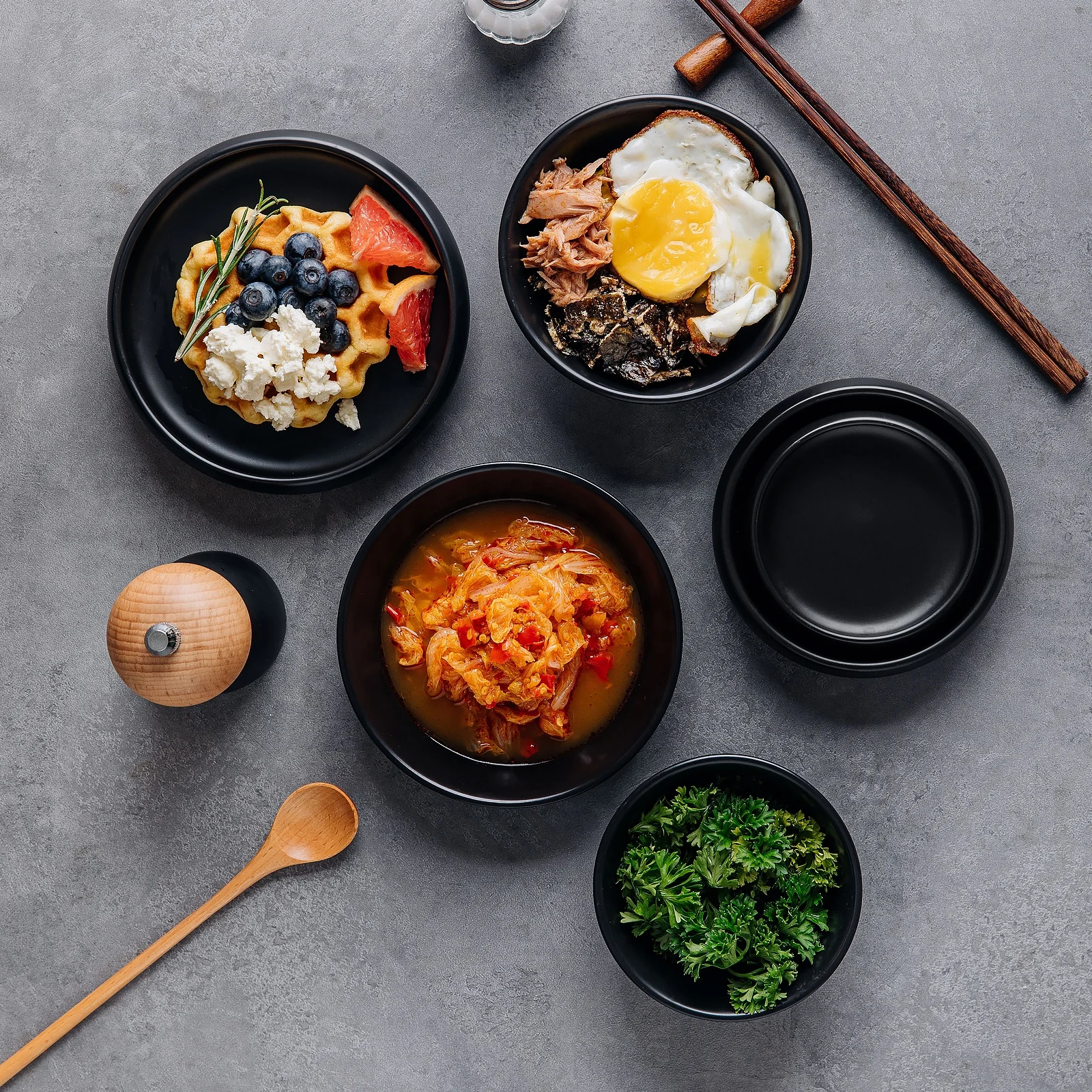 Customized Black Matte Glazed Crockery Round Shape Porcelain Dish Bowl Deep Dinnerware Western Food Bowl Dish Set