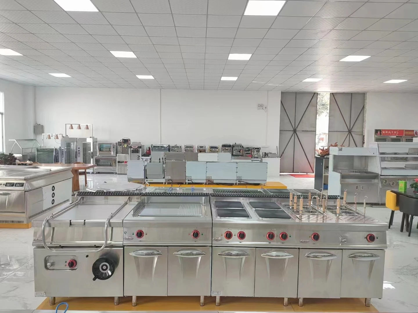 Cooking Equipment Restaurant Gas Stove Commercial Gas Range 4 Burners Gas Cooking Range