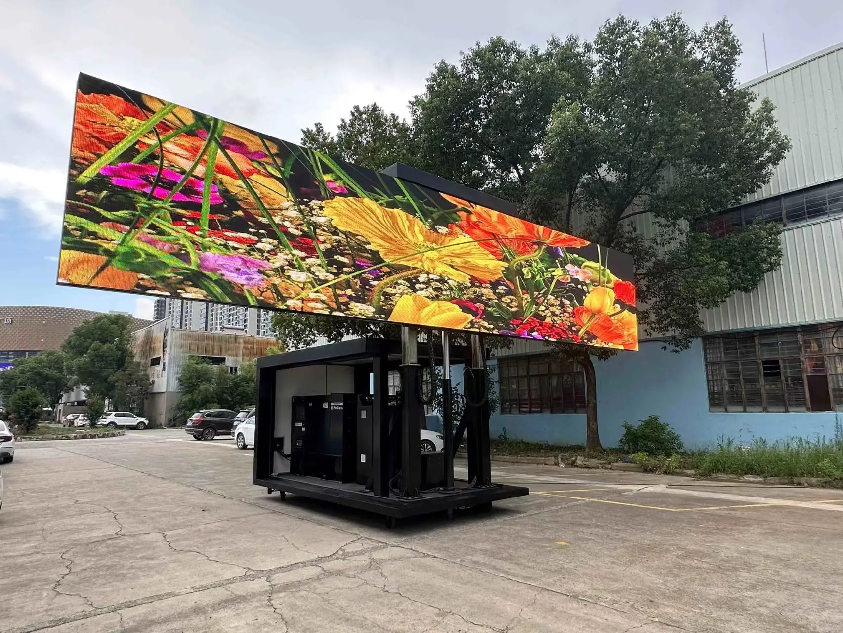 2024 Outdoor mobile advertising truck led screen billboard truck 10 meters rear screen 3sides screen truck