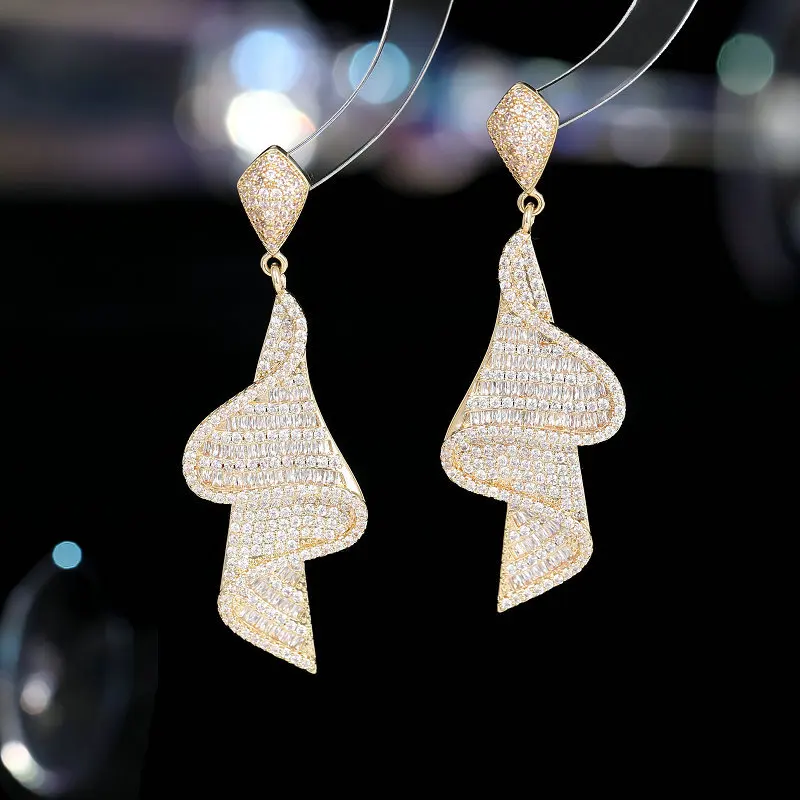Eye-Catching Covered zircon Earrings Women Luxury Heavy Industry Earrings Dinner Dress Bridal Screw Twisted Earing
