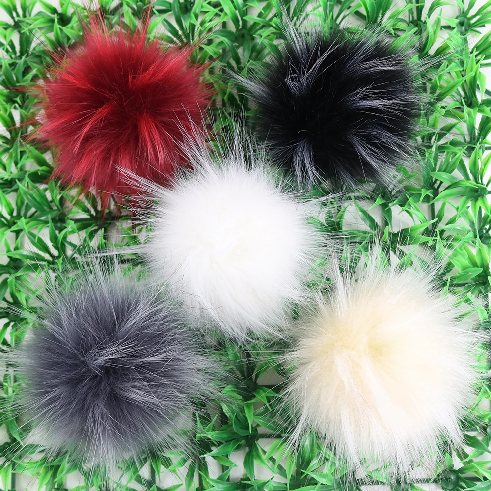 2022 new arrival High Quality Fashion Creative Fur Pom Pom Keychain 26 Letter Keyring Key Chains