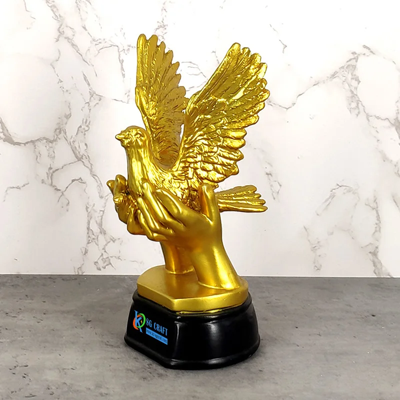 New arrive big crystal gold sliver bronze sport trophy resin cups from china