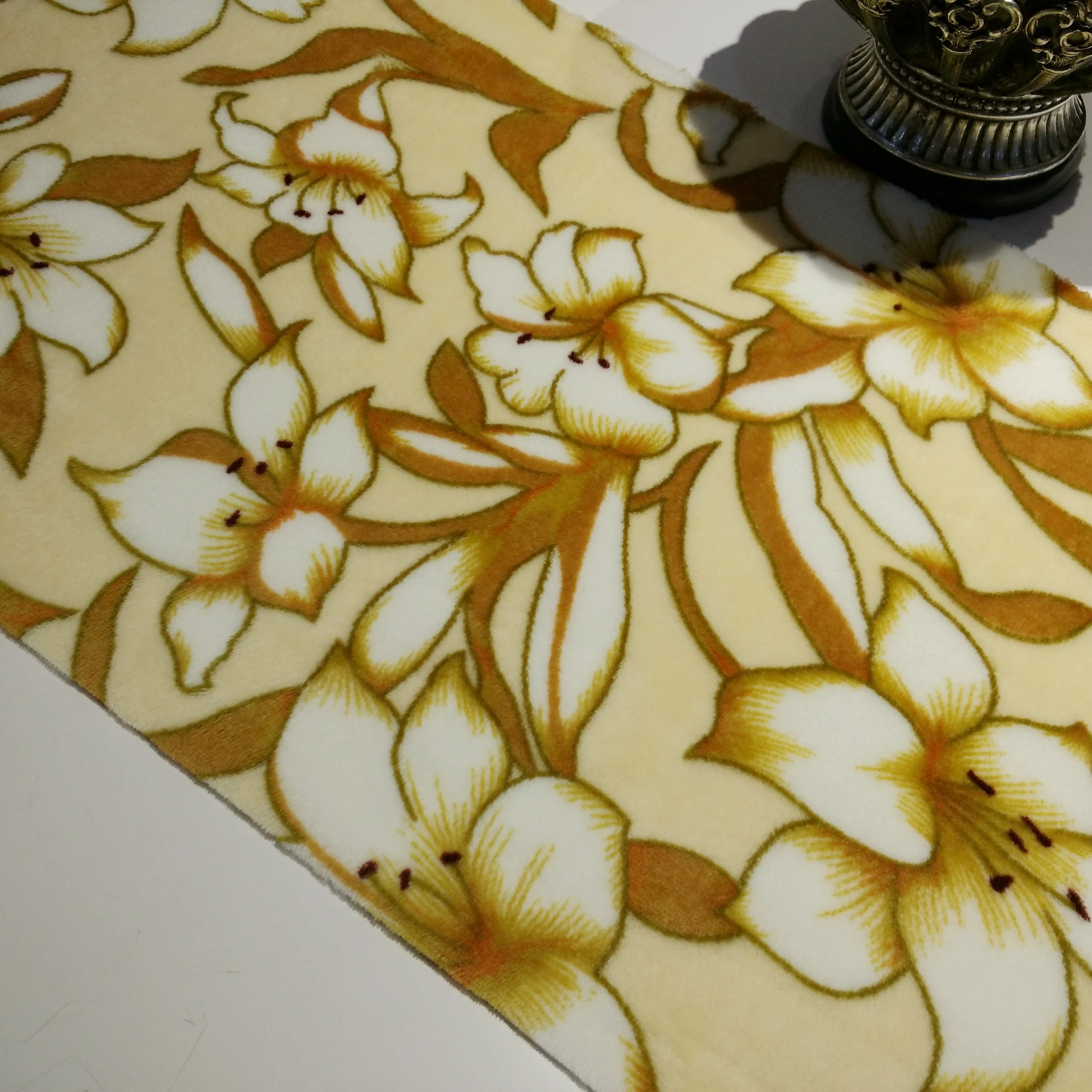 100% Polyester wholesale Flower Printed Super Soft Flannel Velvet Fabric For Baby Blanket and  Bedding Sets