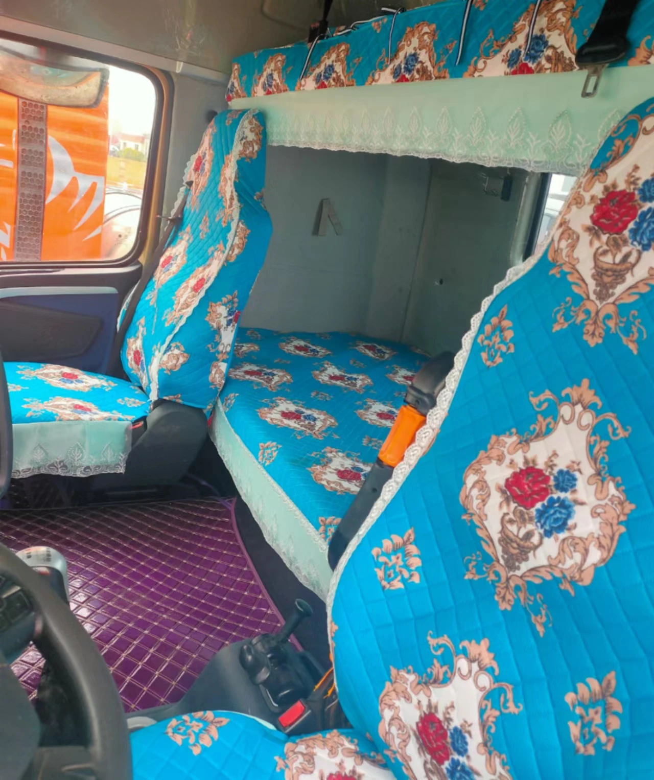 Sale New Used Sinotruk Howo Tractor Head 6x4 Diesel Fuel CNG Type Tractor Truck For Logistics Transportation