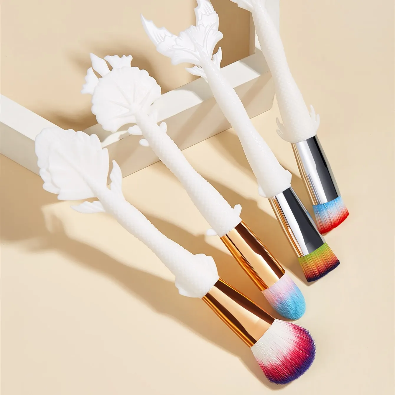 private label white and gold makeup brush 4pcs fish brush with cover cosmetic makeup brush  set