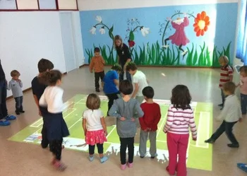 Winter Christmas Gift Snow ball theme interactive wall floor games indoor interactive game with  interactive system 7 free games