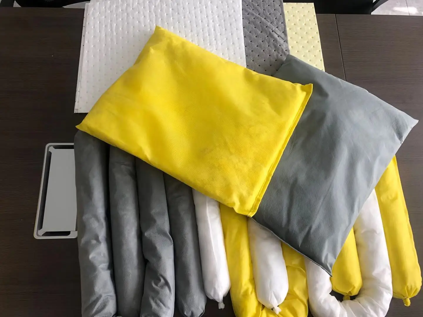 kinds size spill oil absorbent socks