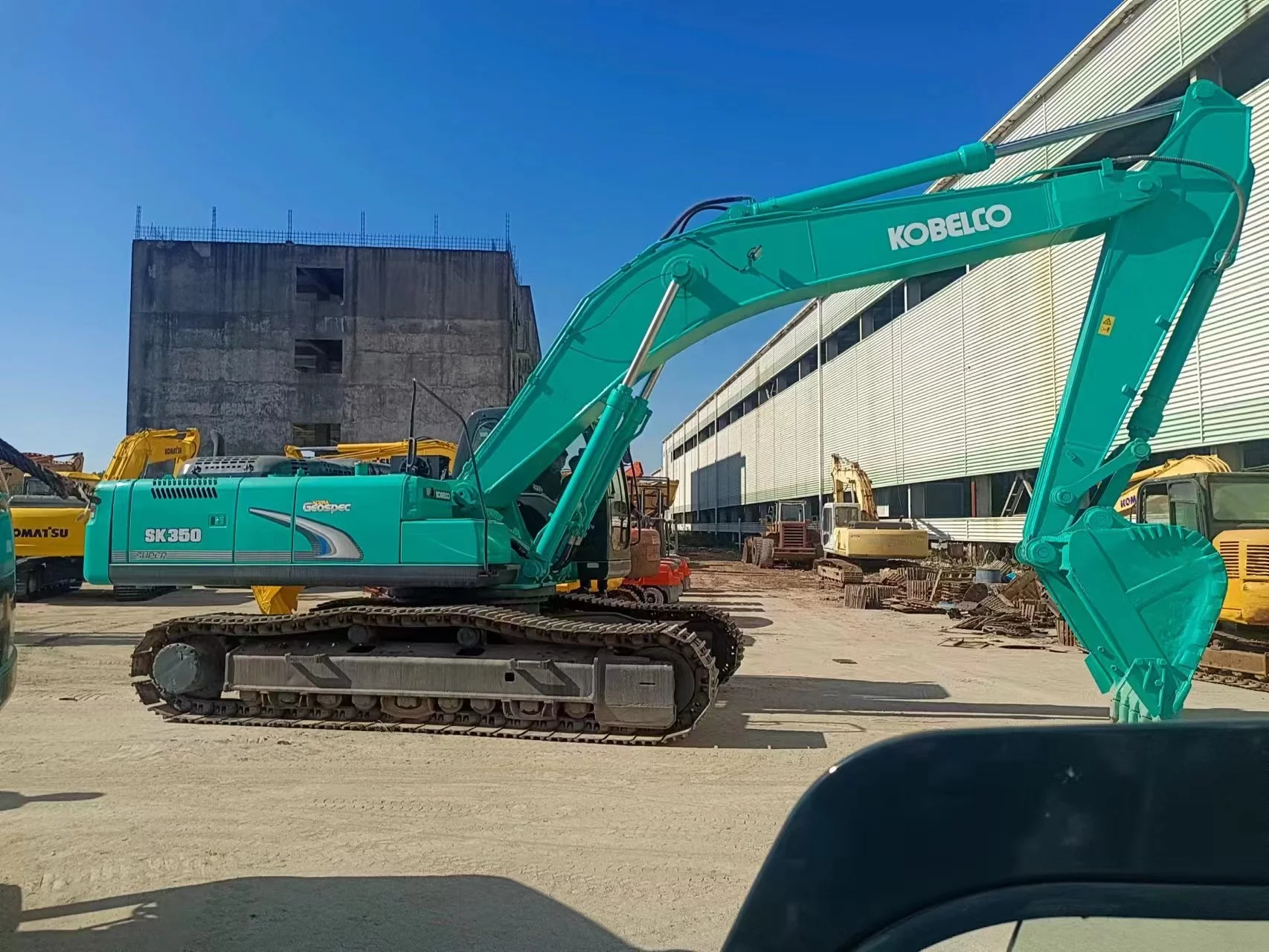 low working hours used kobelco excavator SK200 SK210 SK135 SK220 SK350 SK260 SK300 for sale