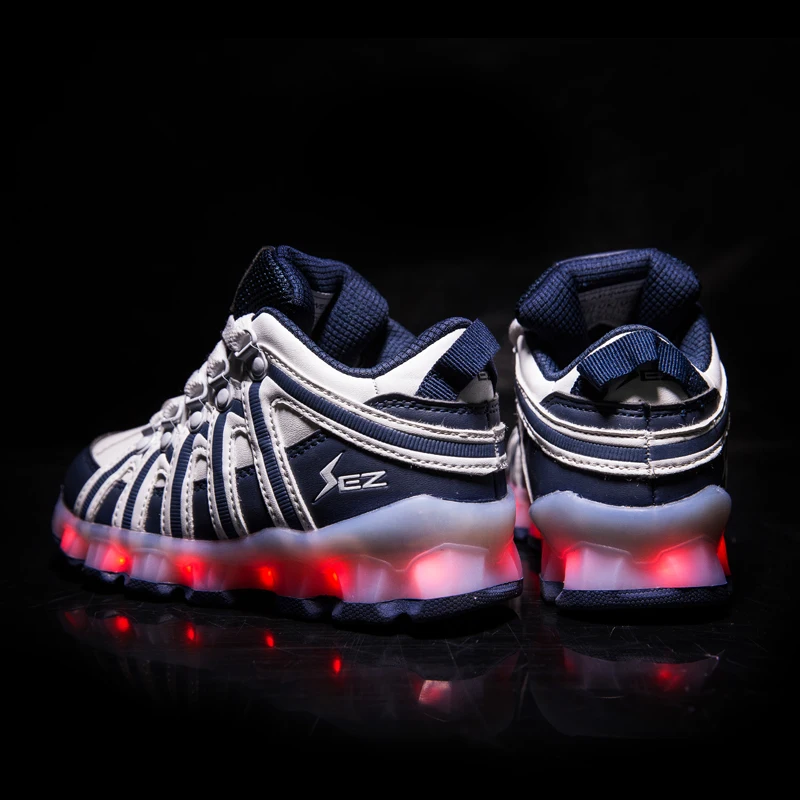 
2021 fashion sneaker Professional Charging unique adults led light running shoes 
