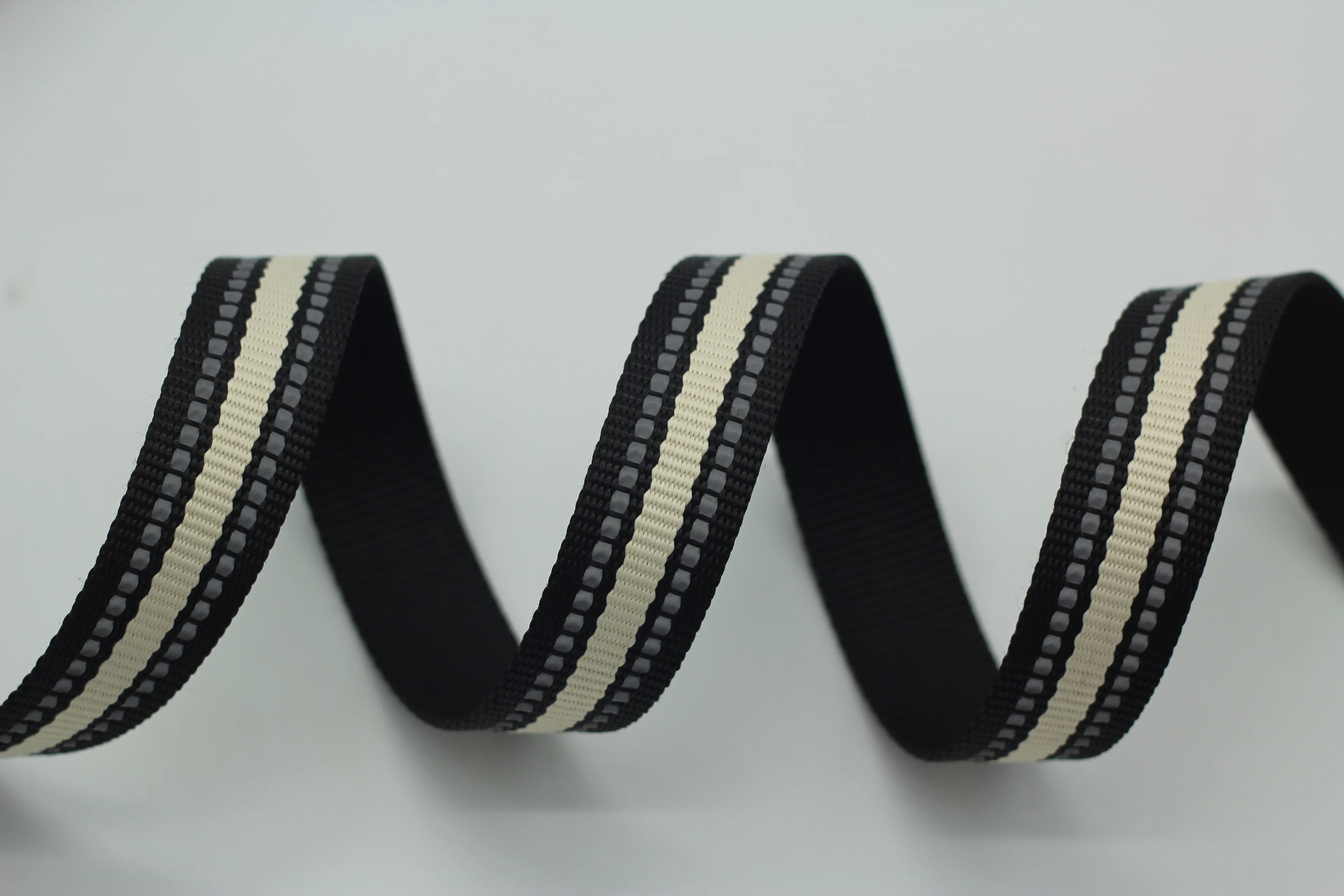 Factory Wholesale Popular 25mm Woven polyester Webbing Two Light Reflective Ribbons Pet vest Reflective webbing