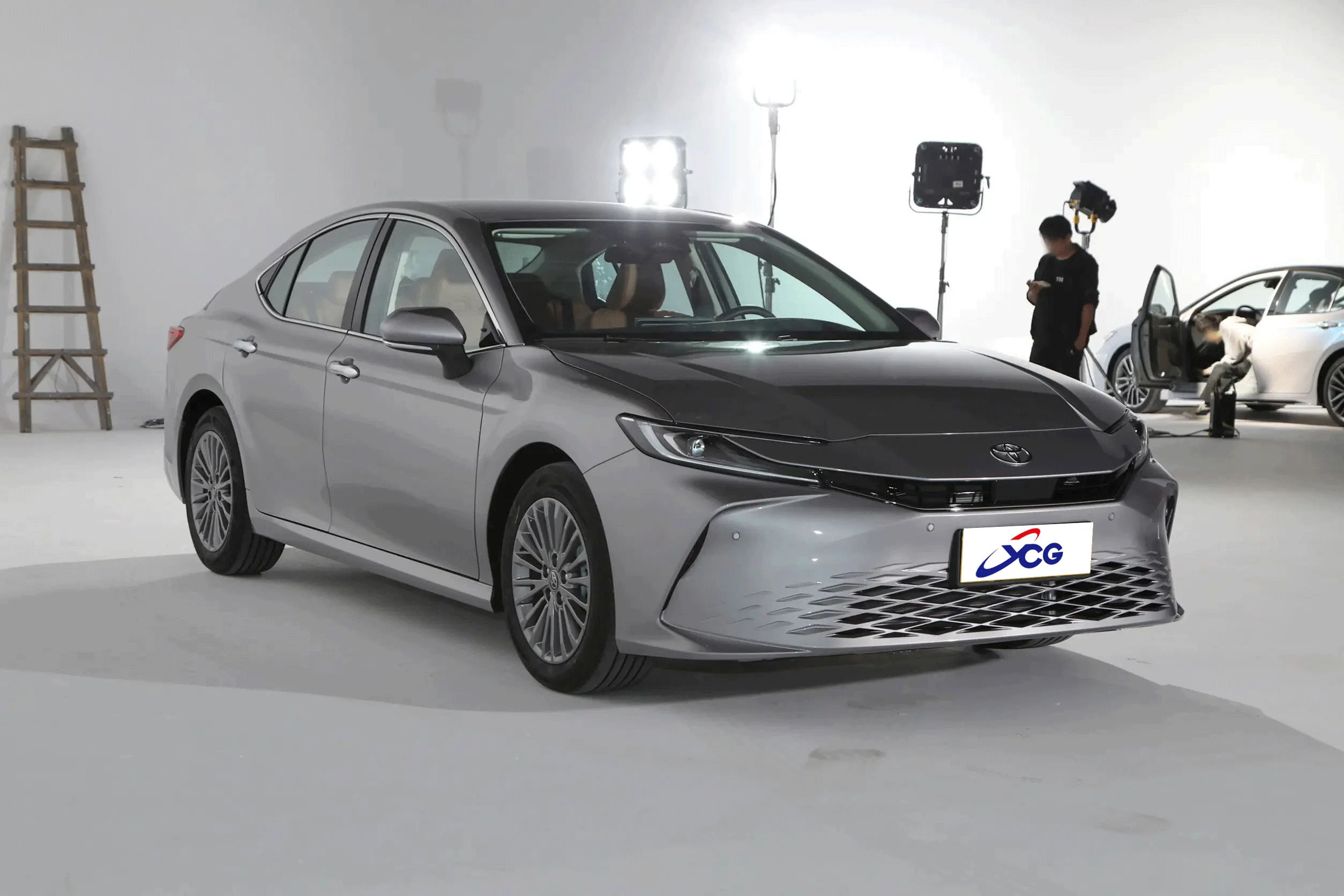 Camrys японские автомобили 2024 новейший стиль 2.5L 185PS L4 масляный электрический гибридный автомобиль camrys 2.0L 173PS