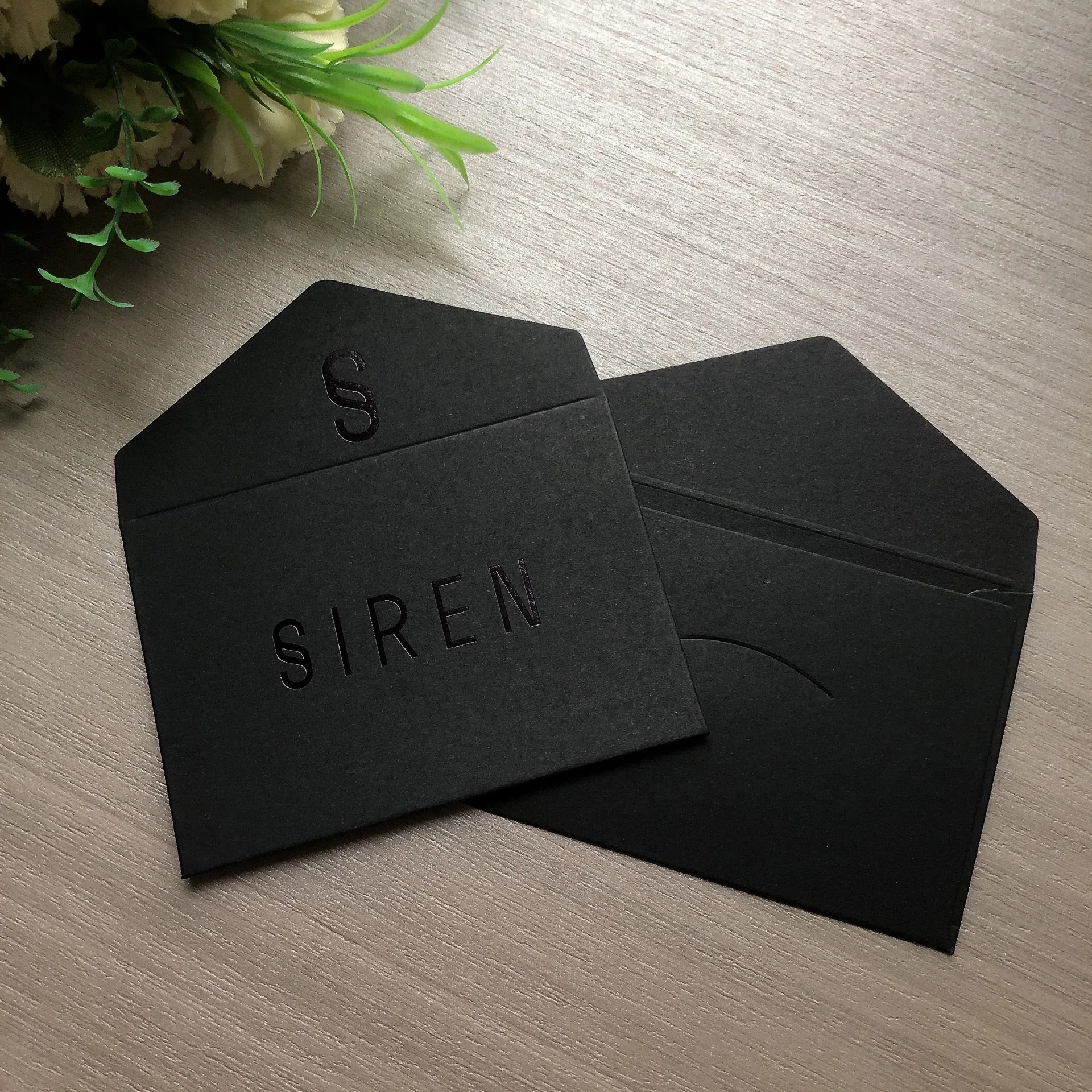 Custom Hot Stamping Black Foil Black Cardboard Paper Envelope for Jewelry Card /gift Voucher