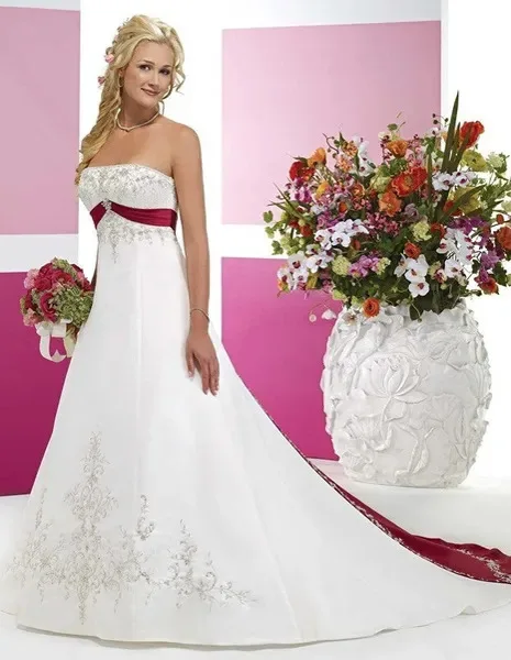 new elegant prom dress embroidery wedding dress bridal gown evening dress with long tail