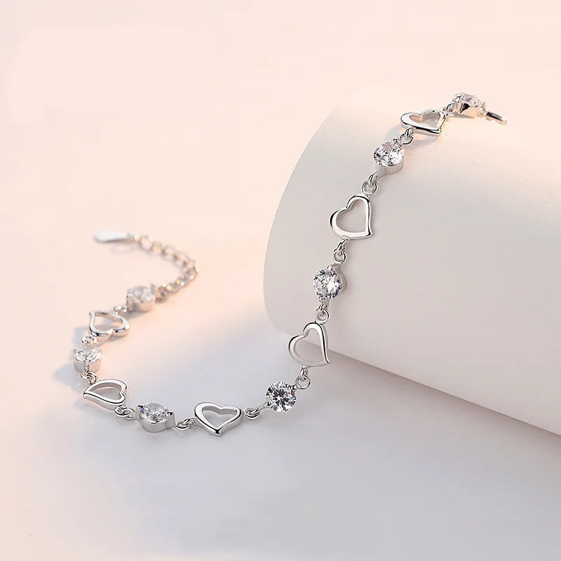 
 High Quality 925 Silver Bracelet Simple Design Heart Shape Charm Bracelet For Women Daily Wear   (1600285087951)