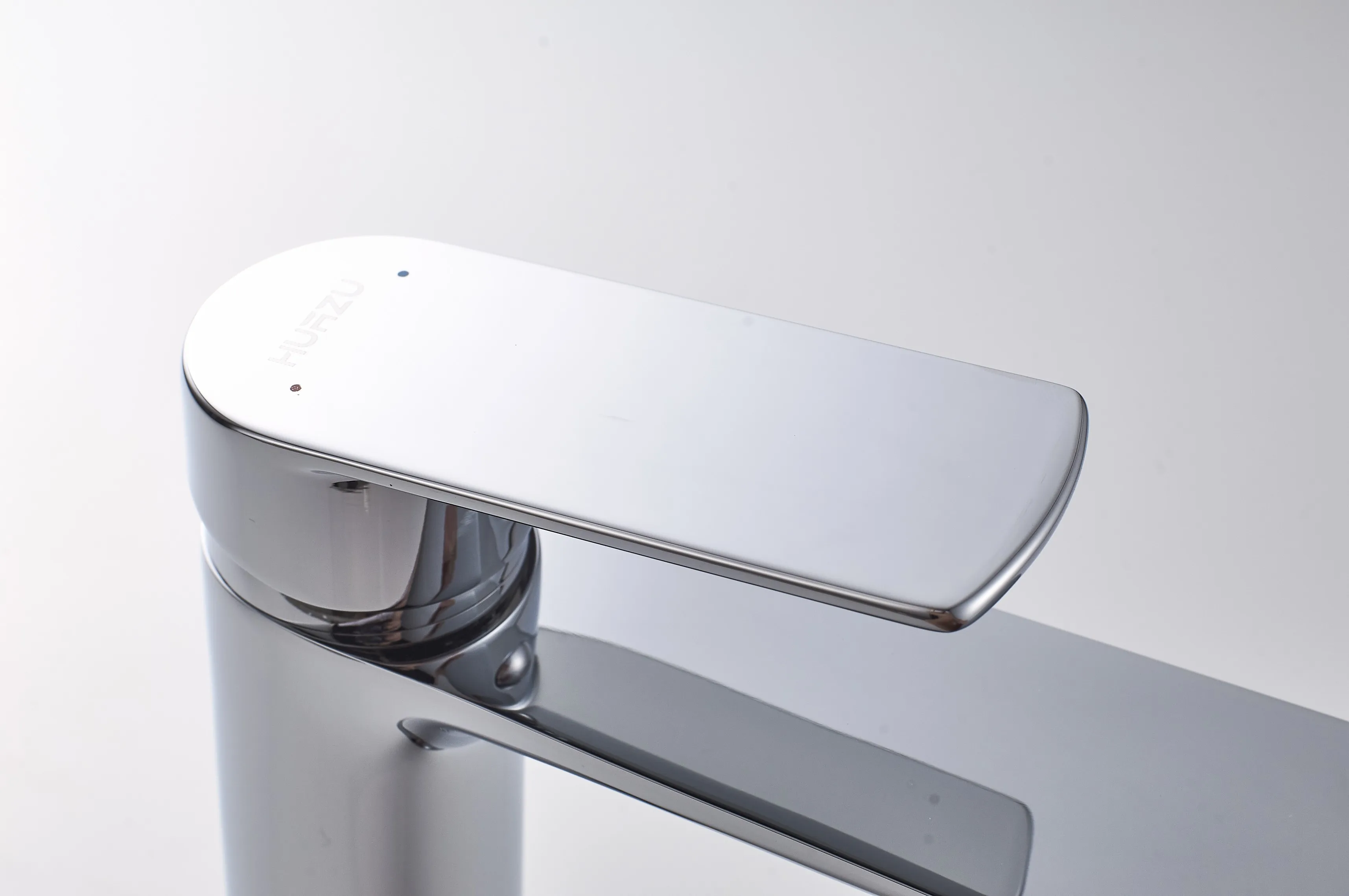 OEM  lavatory faucet chrome plated brass body all copper heat cold water faucet supply basin faucet