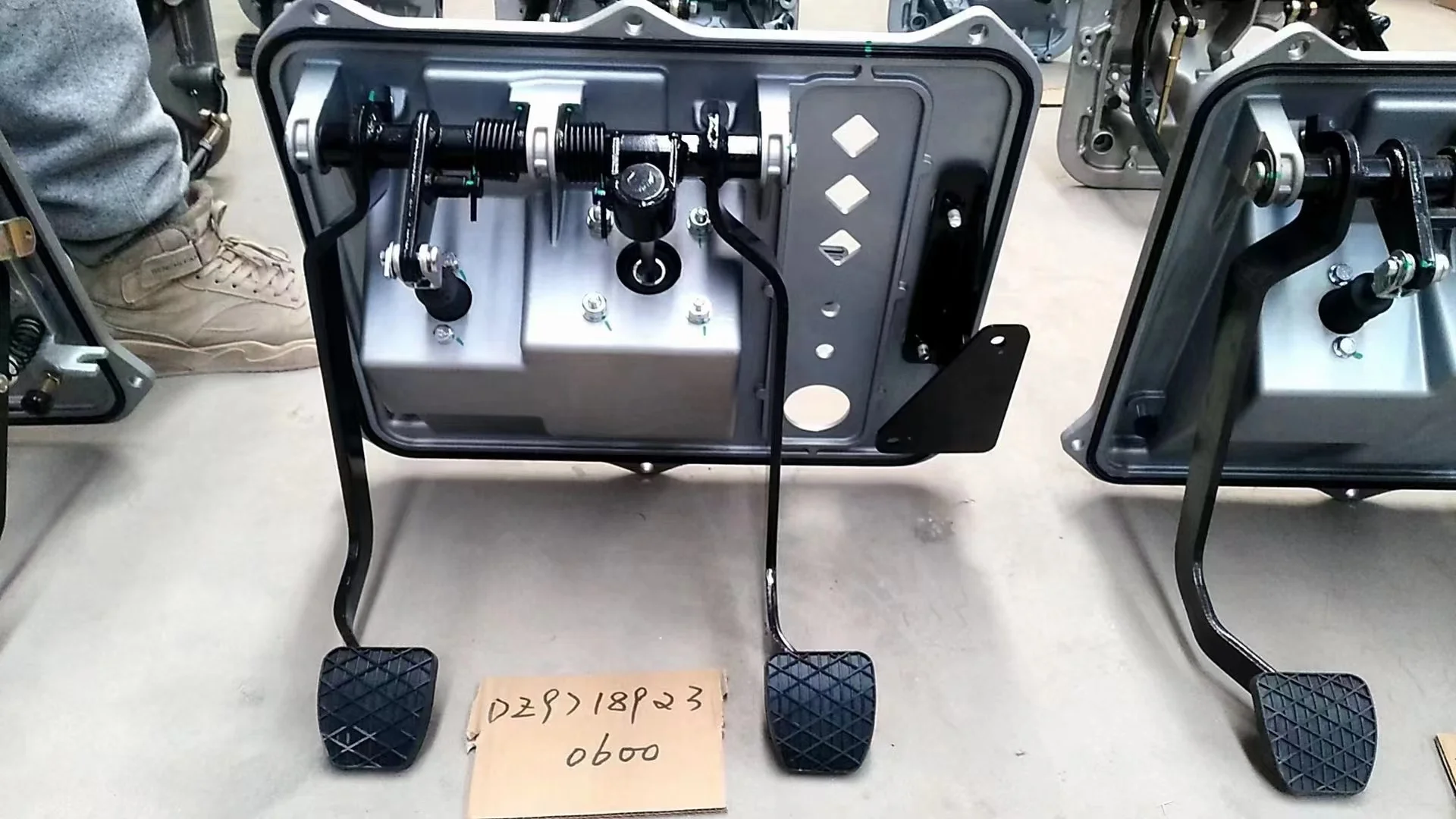 shacman f2000 SUSPENSION PARTS Dz9100410071 Dz9100410058 Dz9112340060 DZ9112340143 DZ9114250155 DZ9118520124