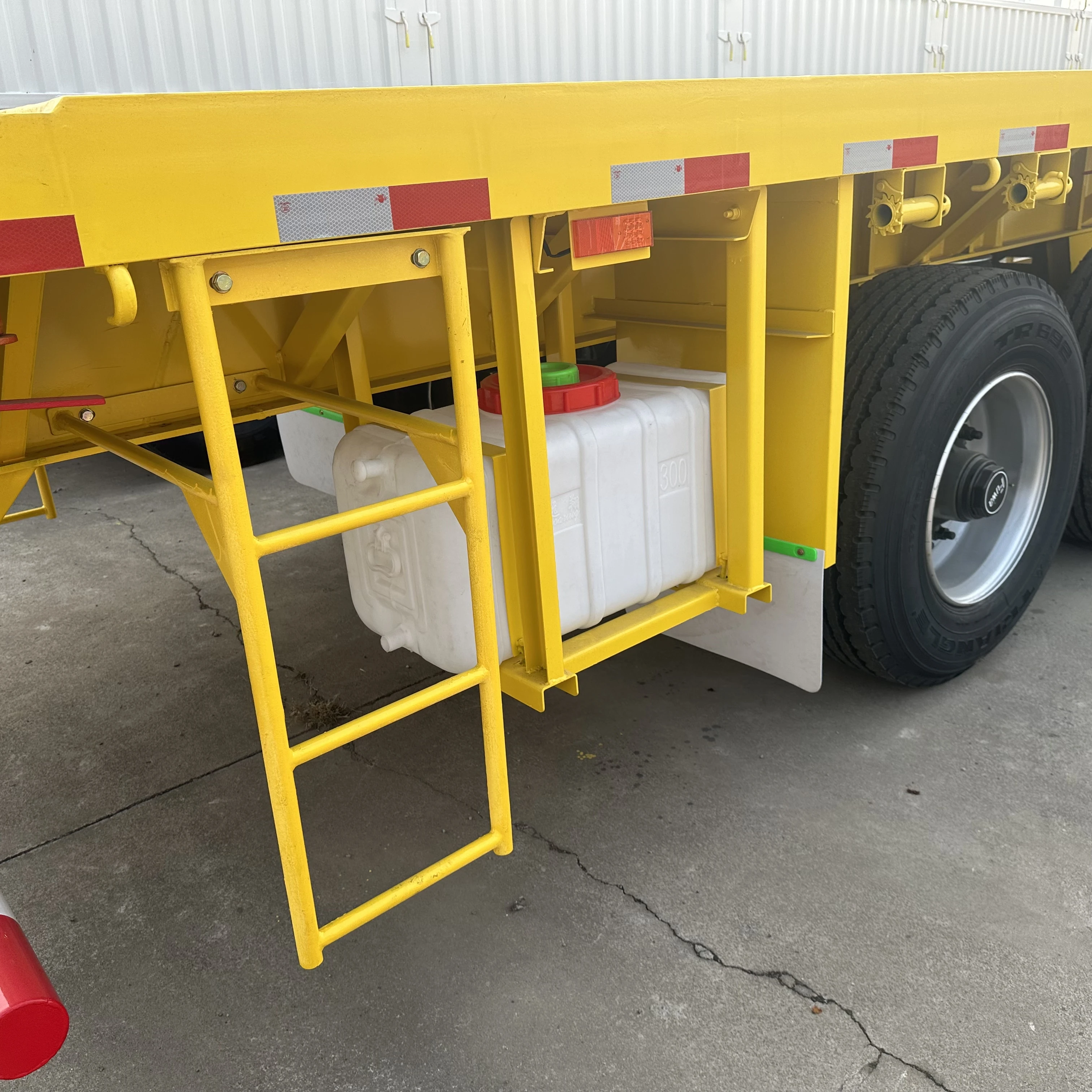 High quality hot selling trailer for Africa Airbag trailer BPW FUWA axle can be customized flatbed trailer in Saudi Arabia