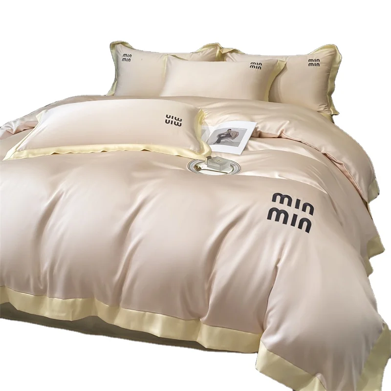 Комплект постельного белья из мягкого шелка