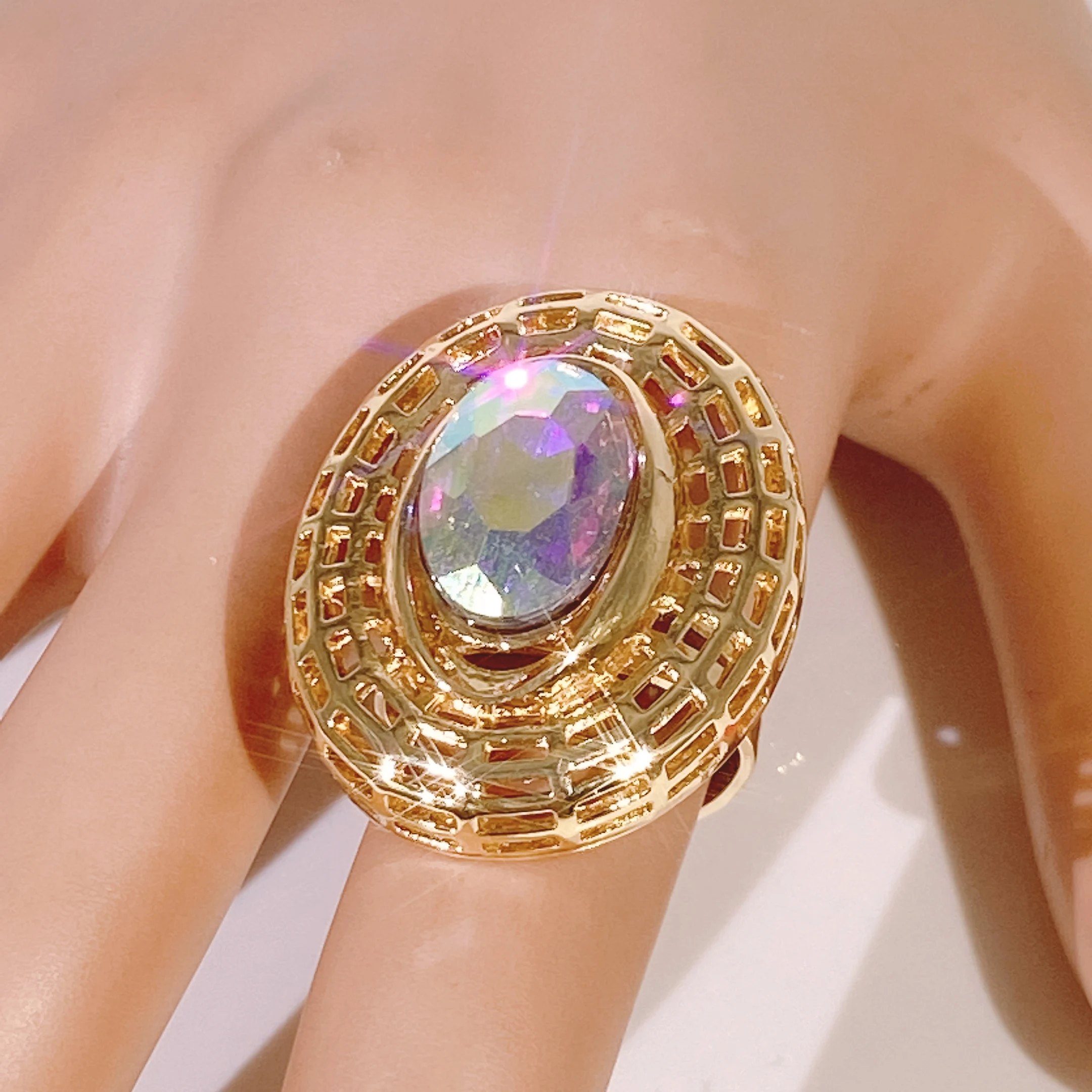 Zhuerrui Trendy 18K Gold Plated Silver Plated Hollow Style Color Rhinestone Adjustable Ring Ring Hot Sale New Wedding Ring A0008