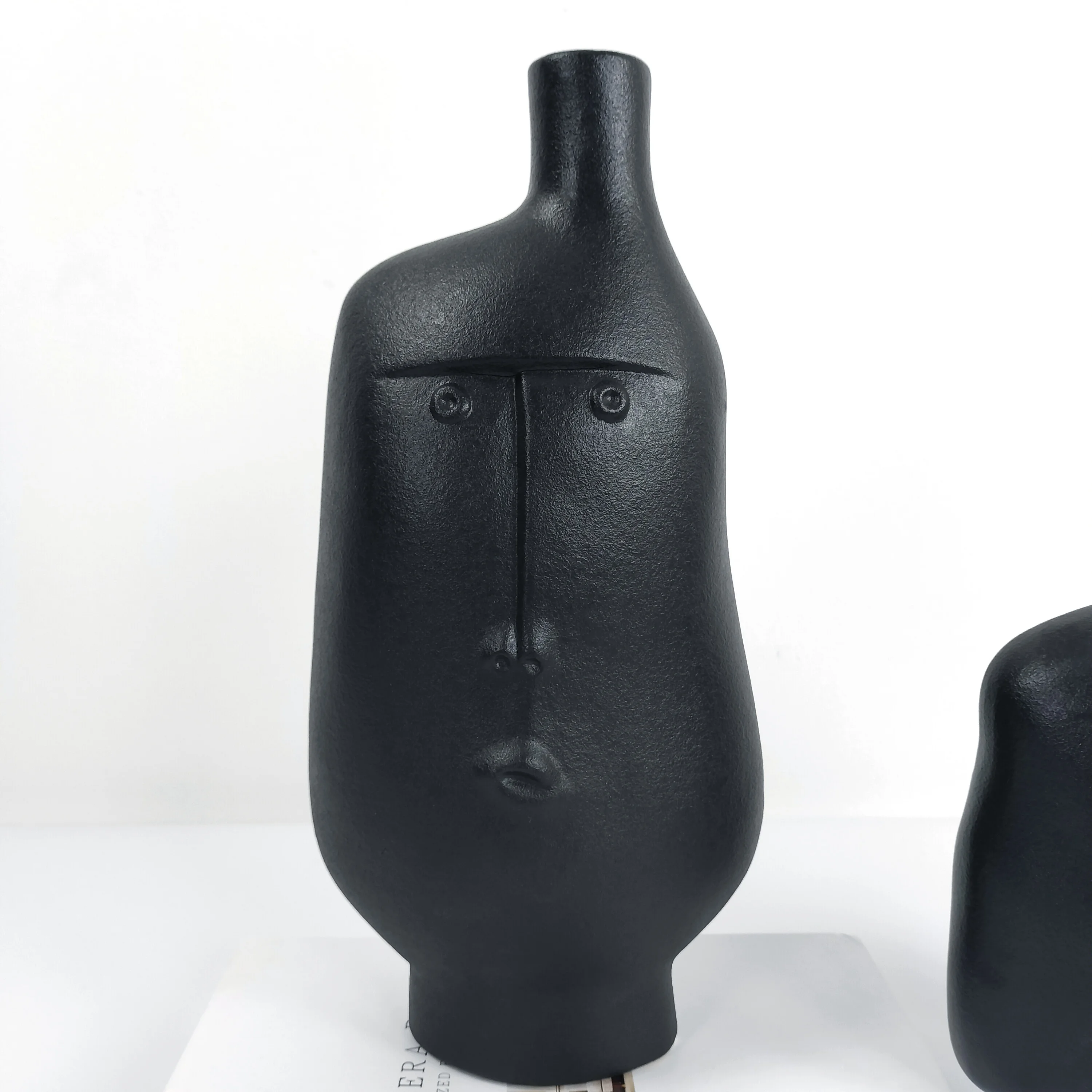 Modern Simple Nordic Design Black Ceramic Vase Creative Interior Decor with Antique Flower Pattern Matte Glaze for Hotels