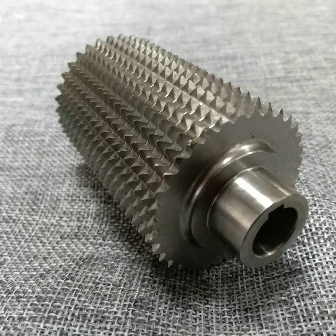 Wholesale factory price OEM Knurling roller widely used in mine conveying equipment paper making and packaging industry