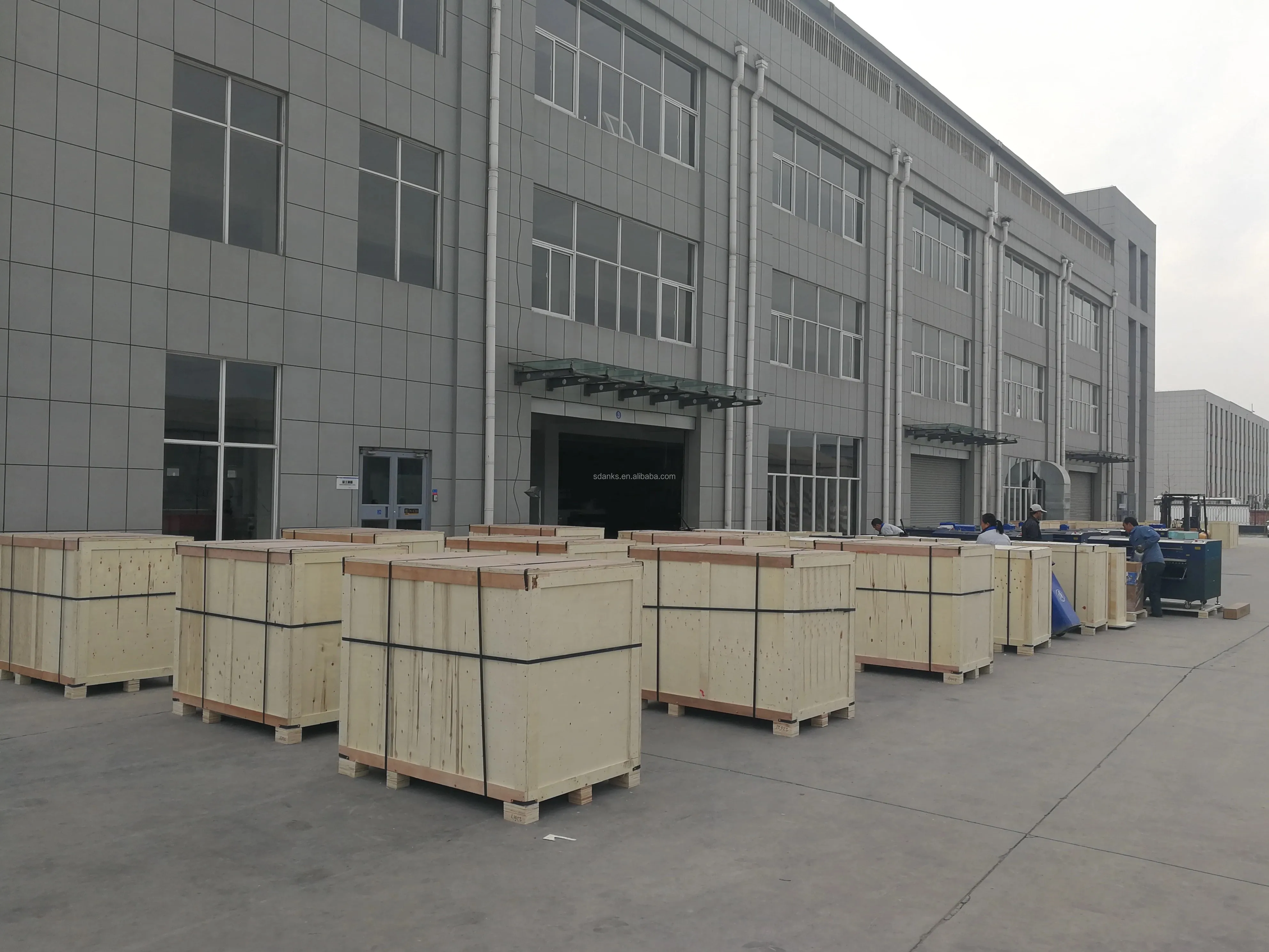 China Ruida system laser 6090 cutting engraving machine/laser co2 6090 machine for crystal 60/80/90/100W