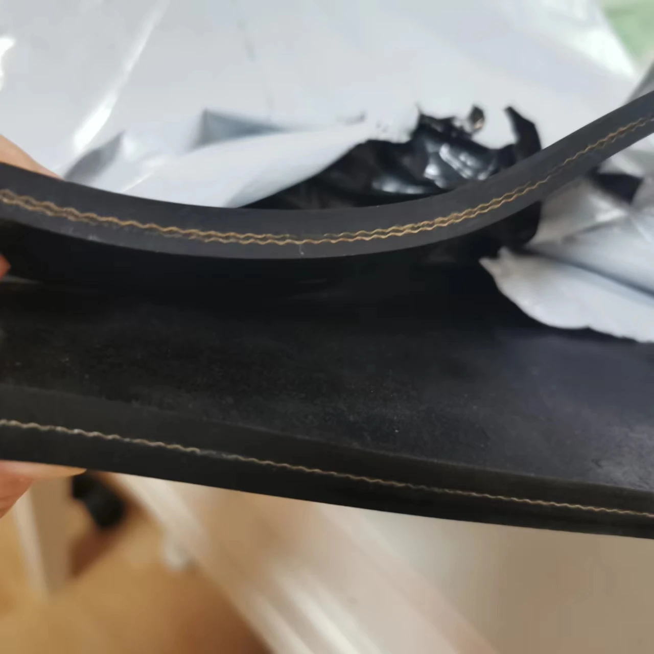 Combine wire clamping rubber conveyor belt